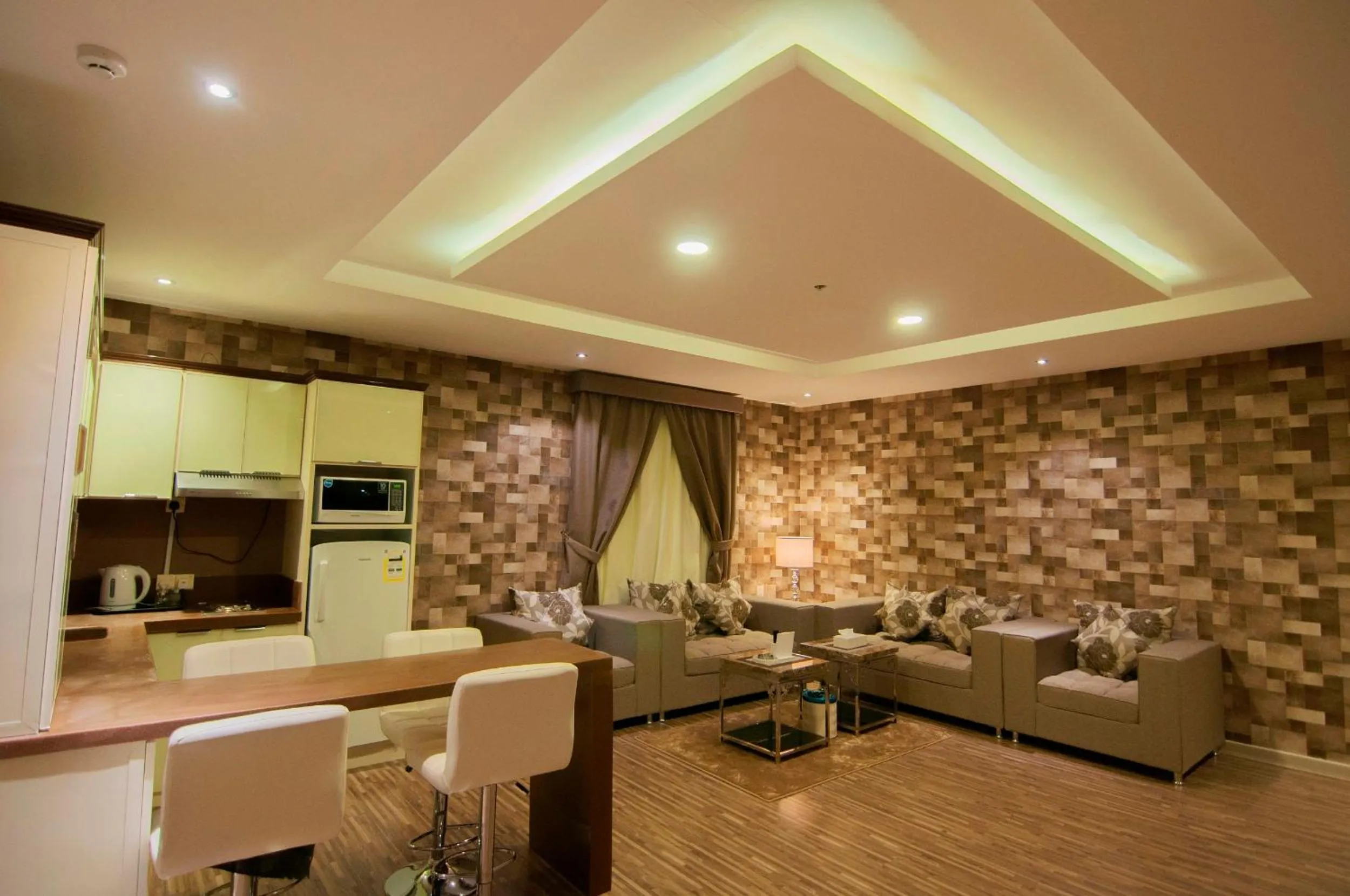 Suite with Pool View in Elite Suites hotel - almalqa