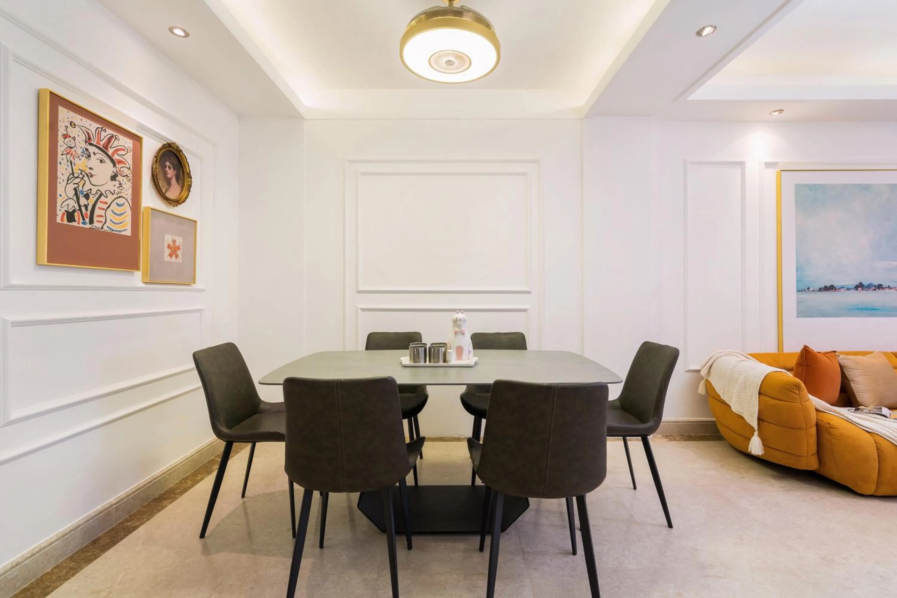 Dining area in Sanya Yikehai View Apartments