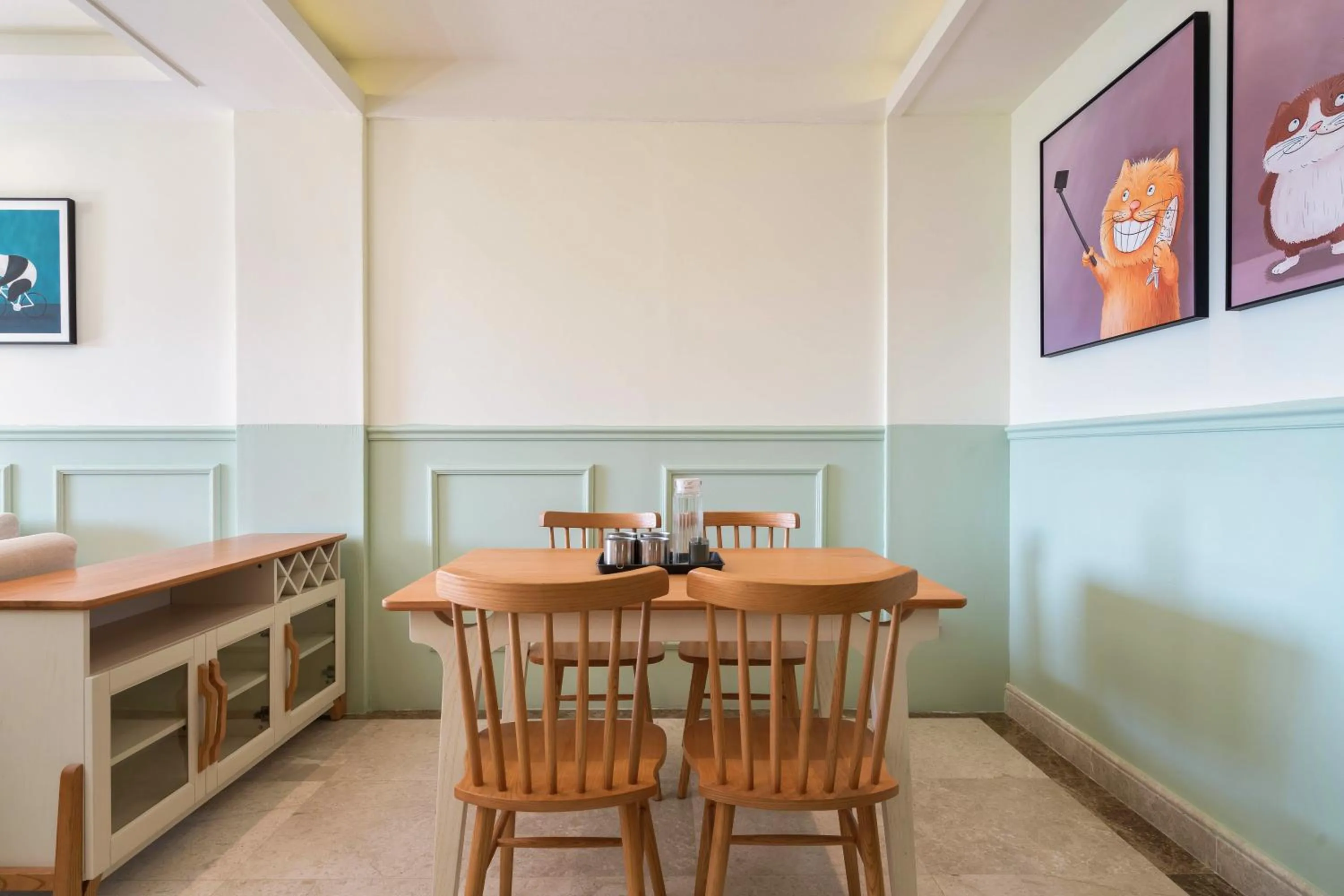 Dining area in Sanya Yikehai View Apartments