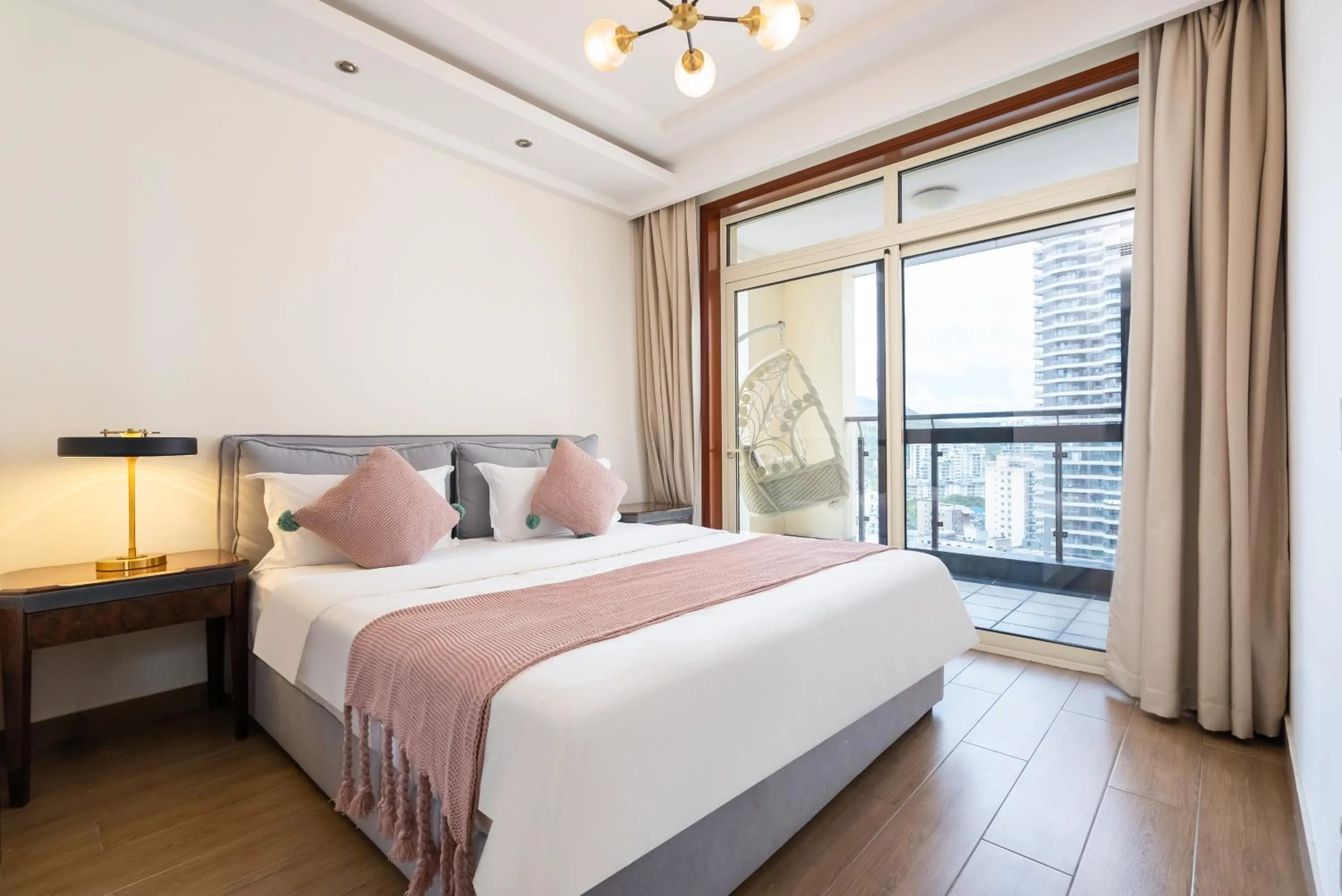 Bed in Sanya Yikehai View Apartments
