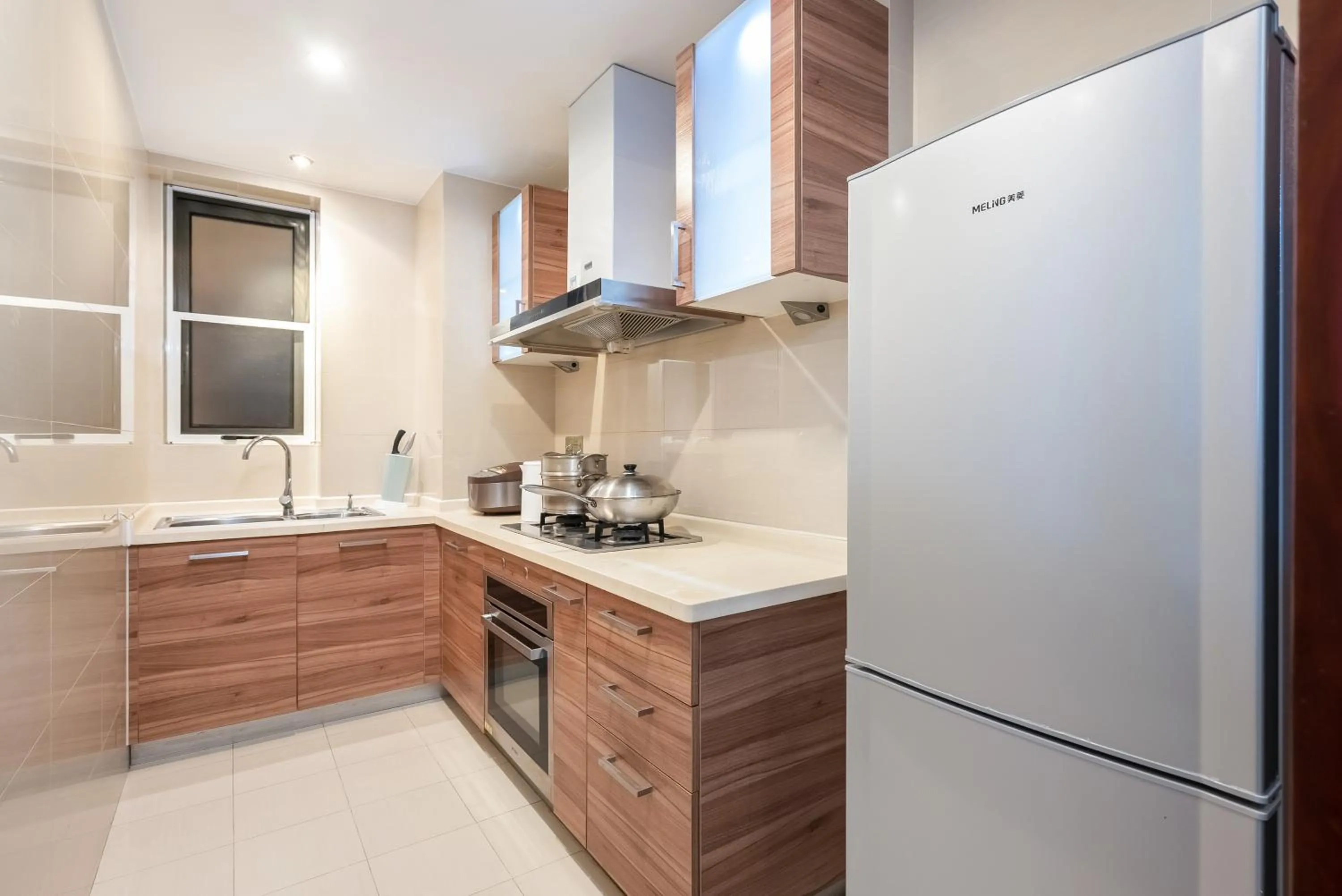 Kitchen or kitchenette in Sanya Yikehai View Apartments