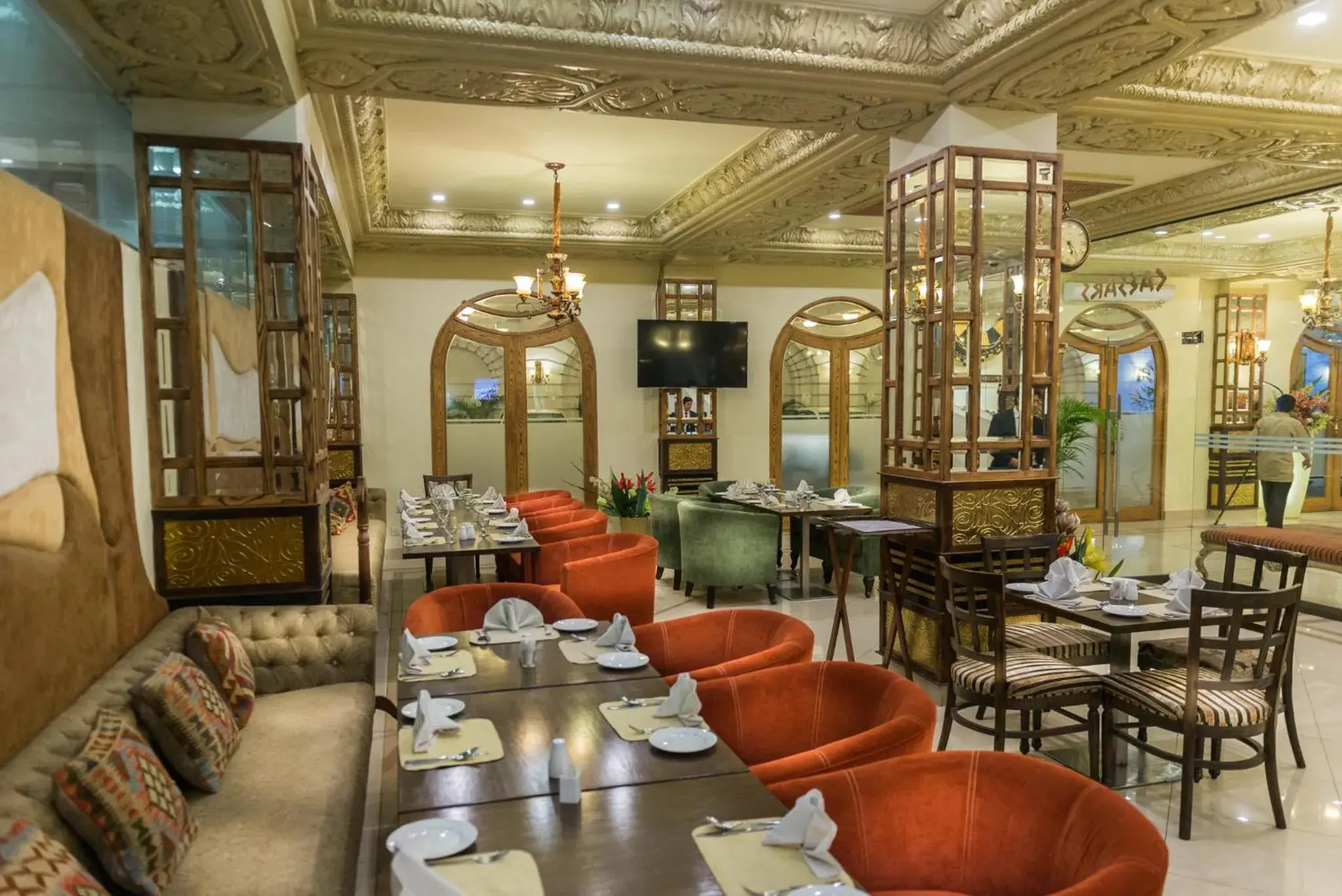 Restaurant/places to eat in Luxus Grand Hotel Restaurant/places to eat in Luxus Grand Hotel