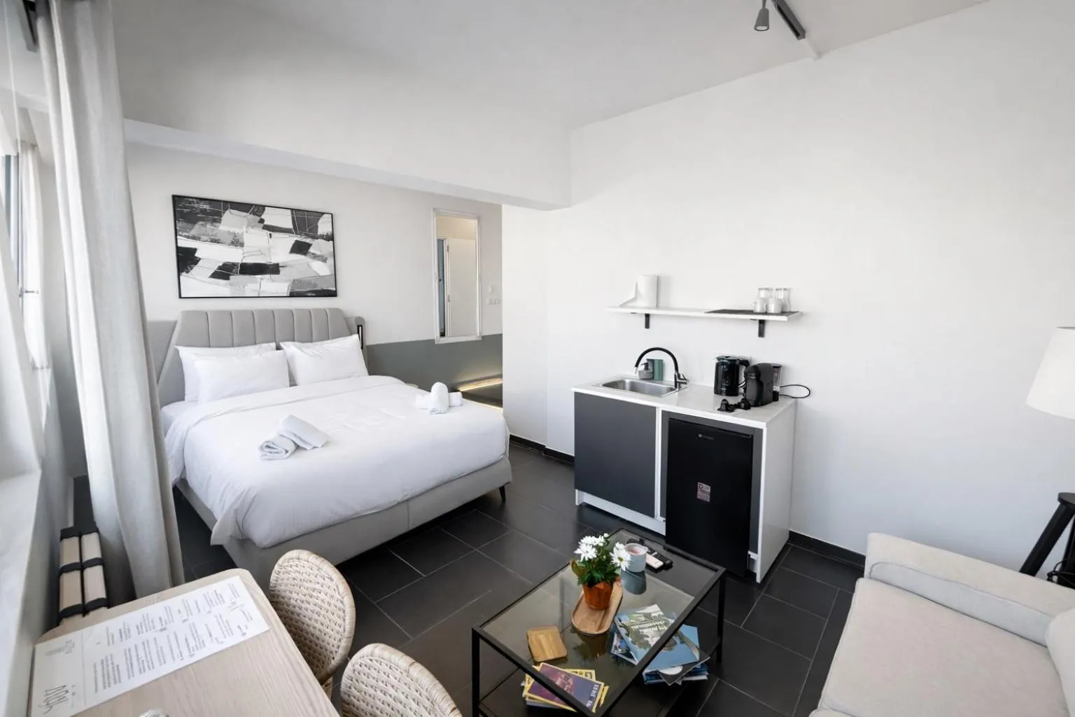 Bed in Elite Ermou Suites