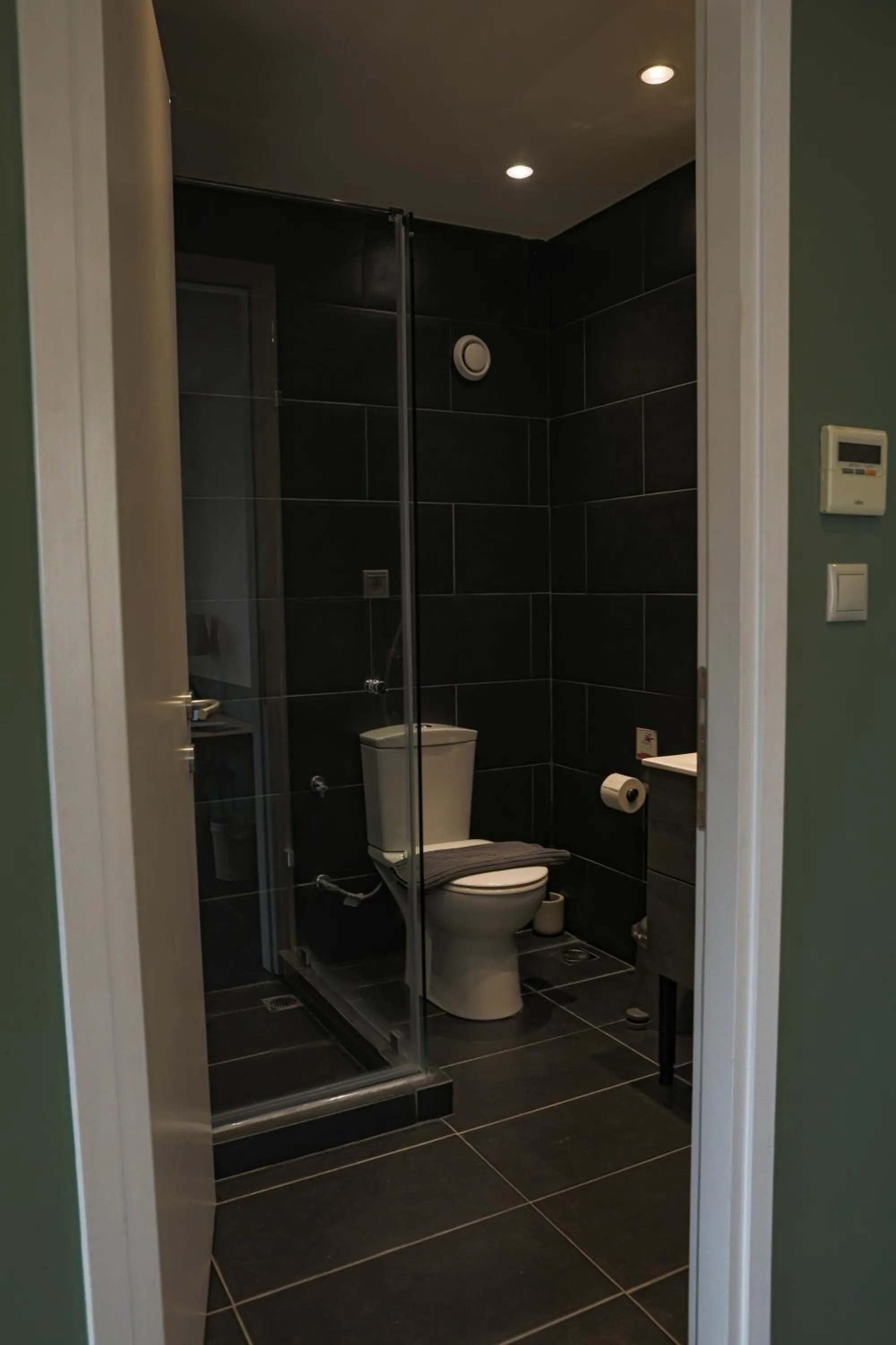 Shower in Elite Ermou Suites