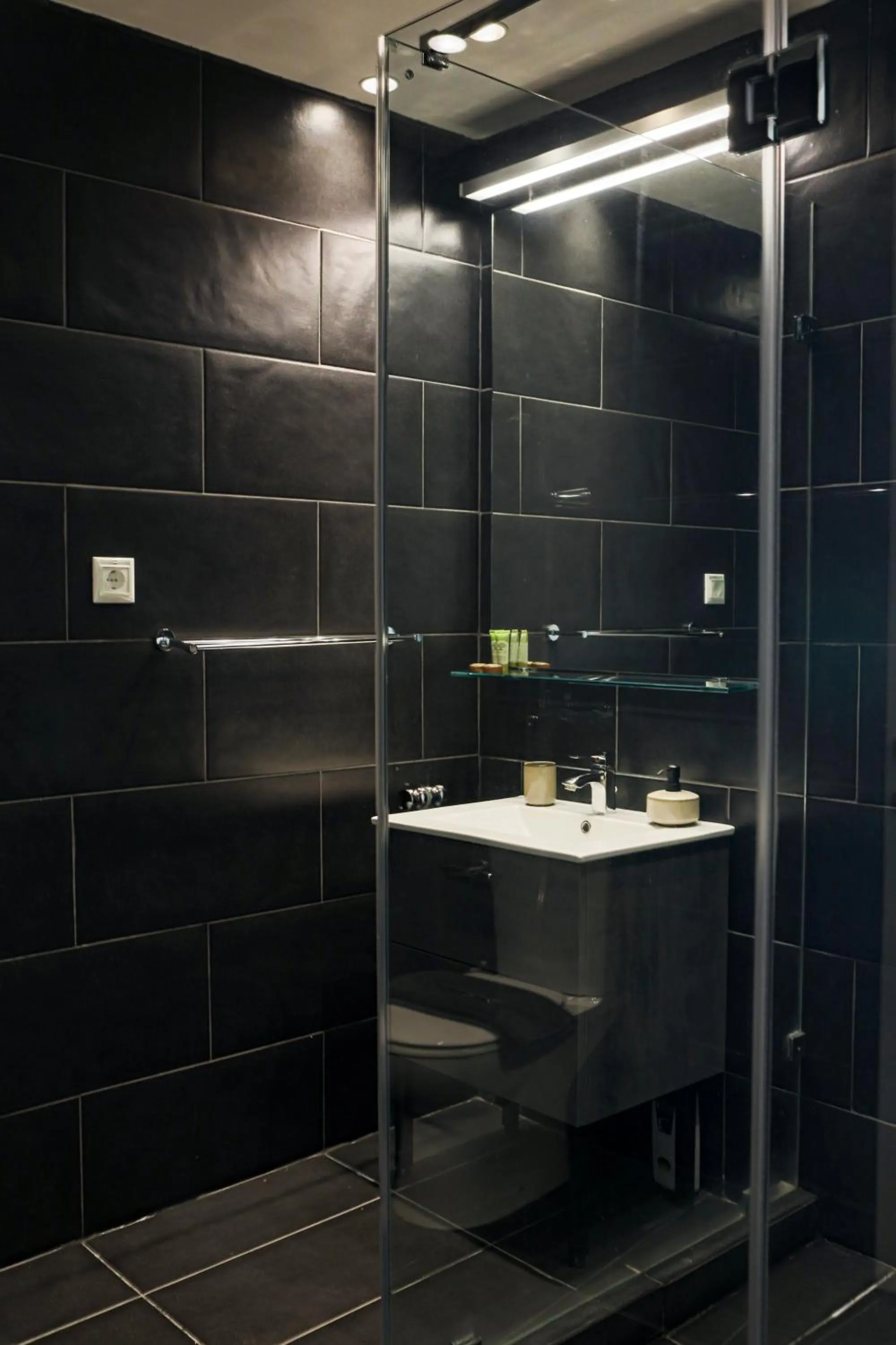 Shower in Elite Ermou Suites