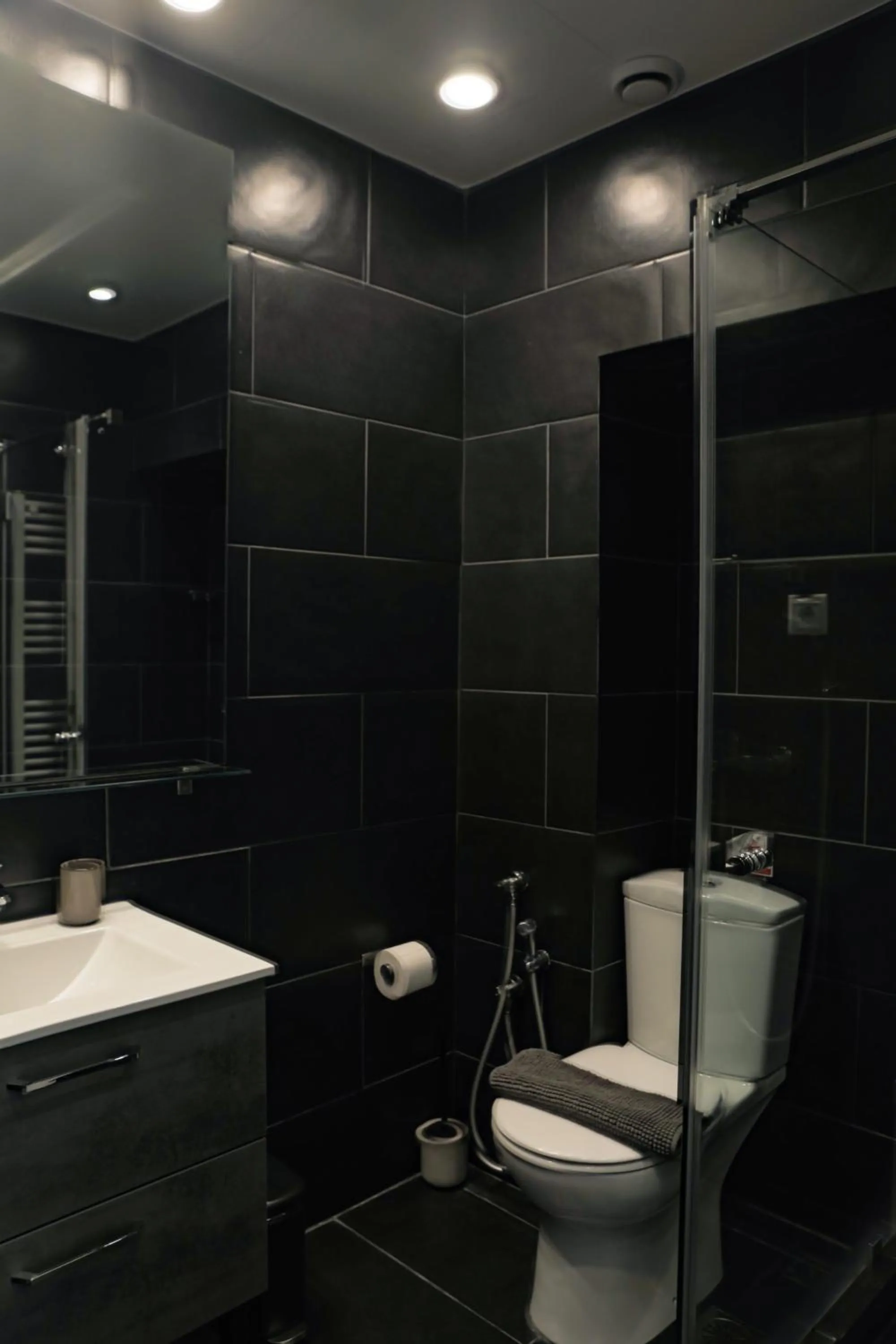 Shower in Elite Ermou Suites