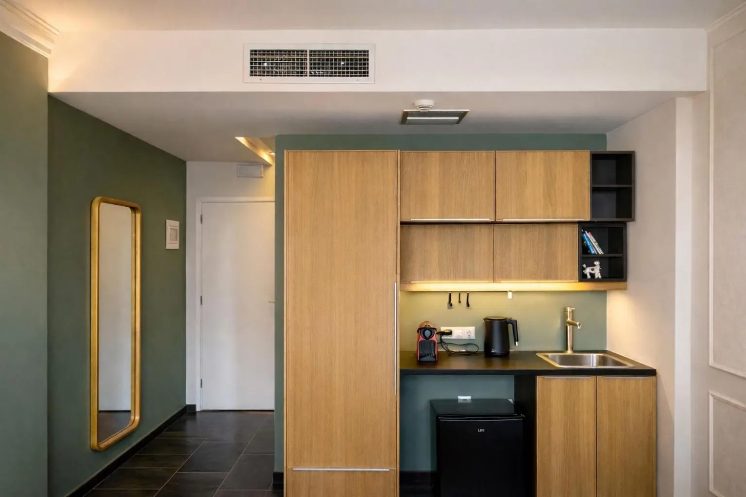 Coffee/tea facilities in Elite Ermou Suites