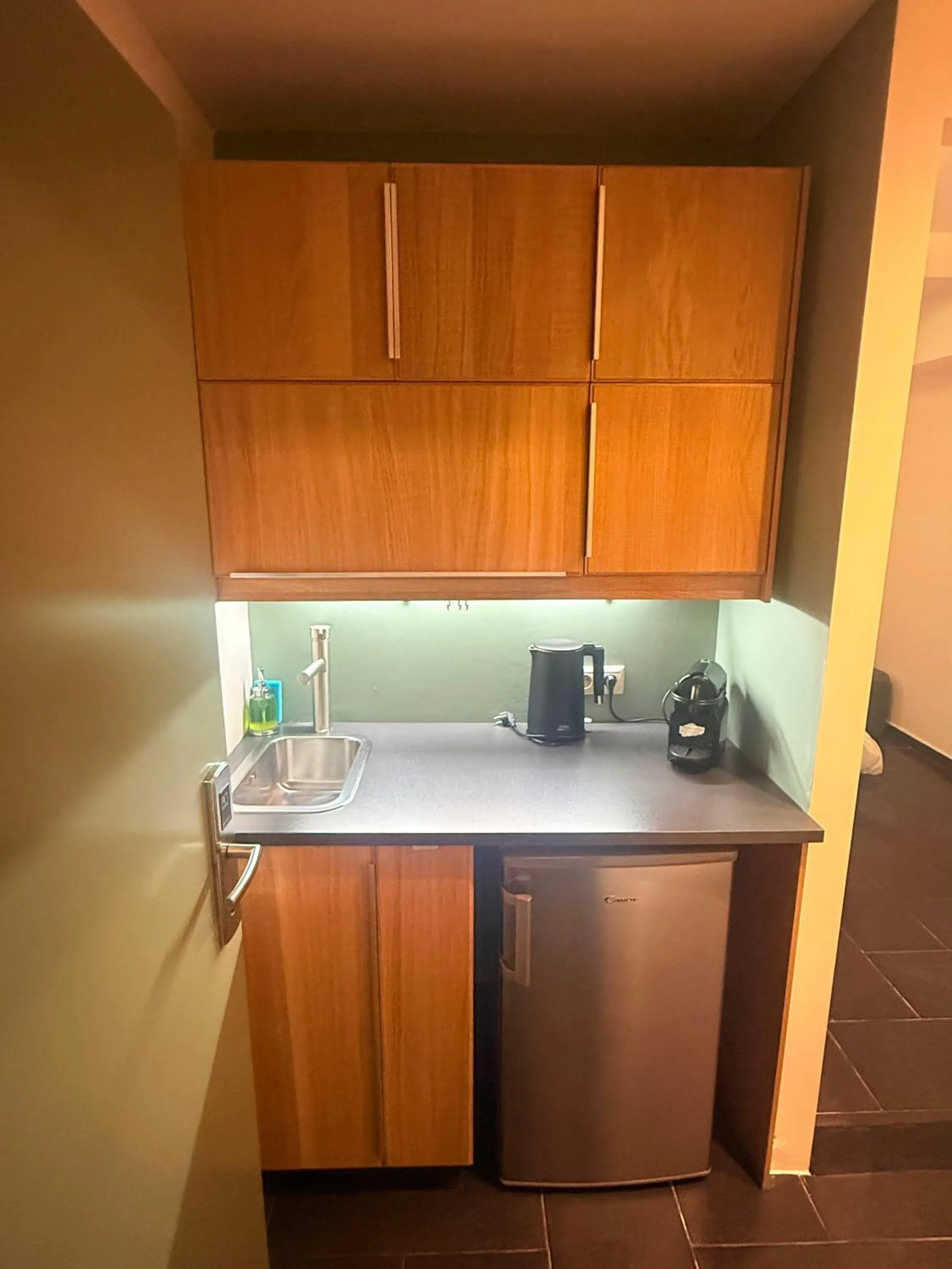 Coffee/tea facilities in Elite Ermou Suites