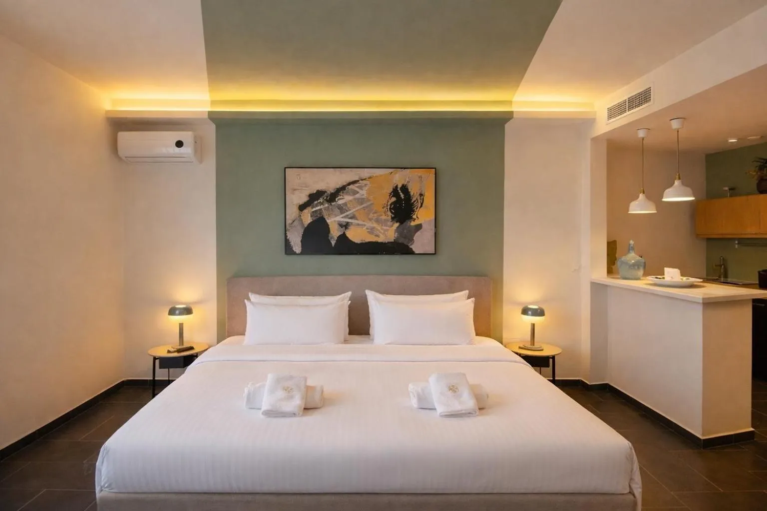 Bed in Elite Ermou Suites