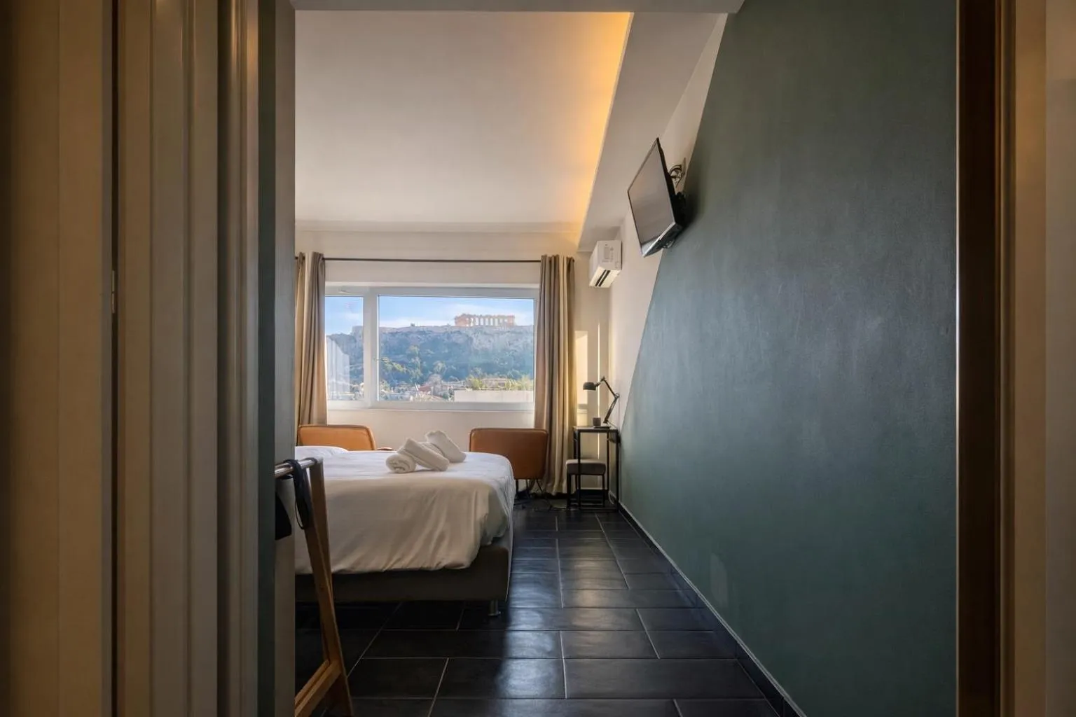 Bed in Elite Ermou Suites