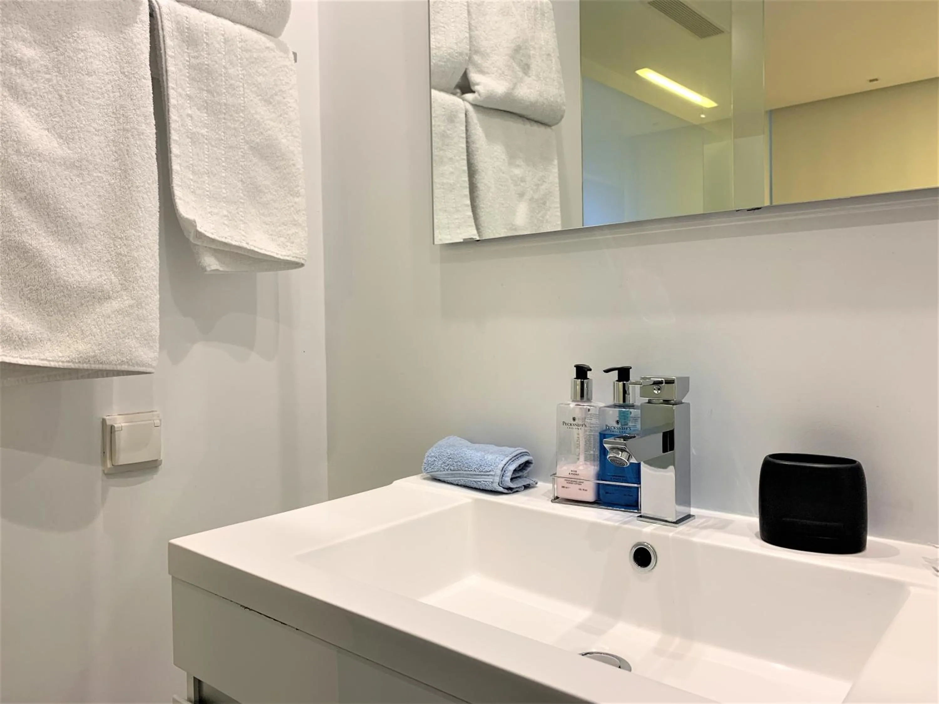 Bathroom in GK Athens by GK Properties