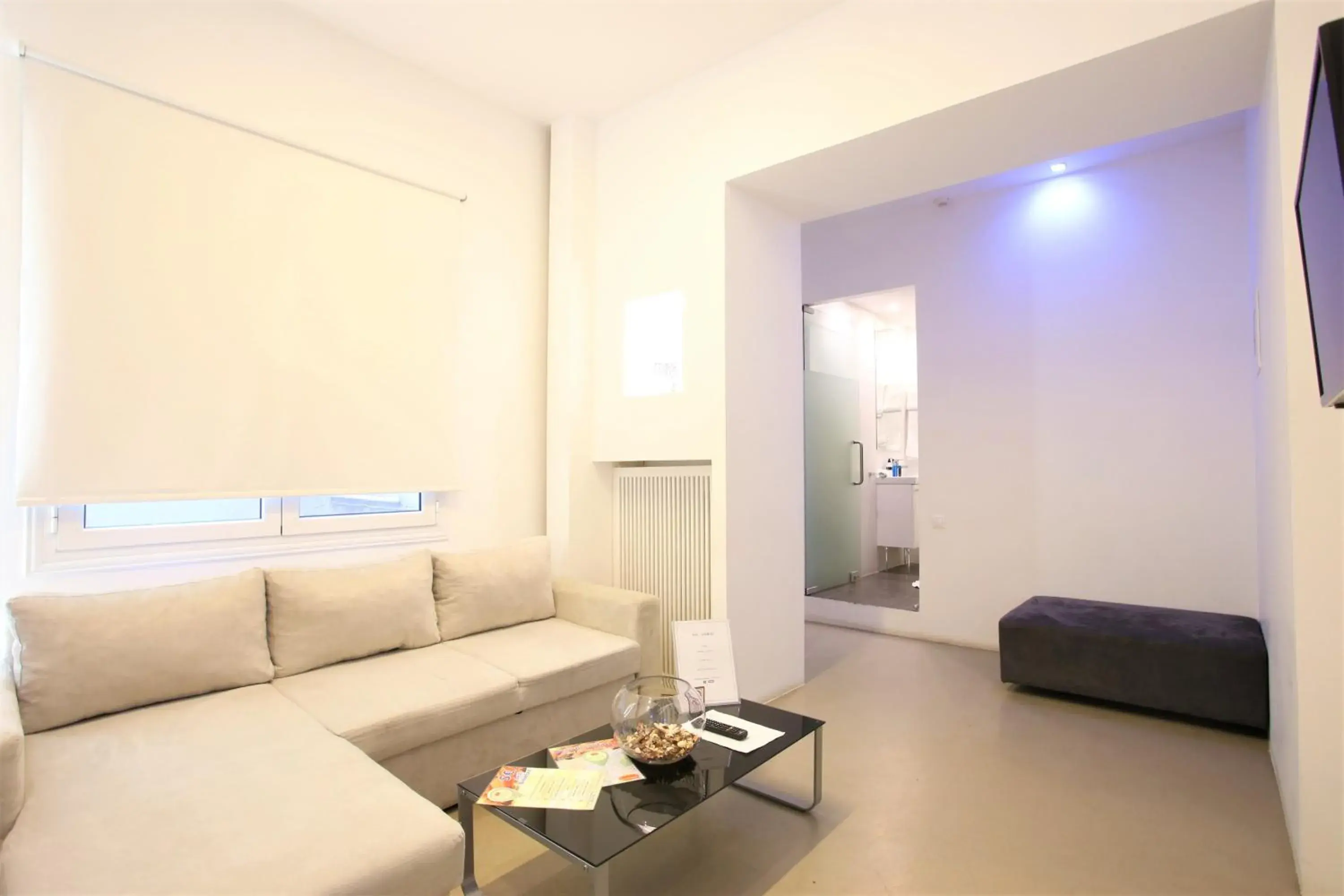 Living room in GK Athens by GK Properties Living room in GK Athens by GK Properties