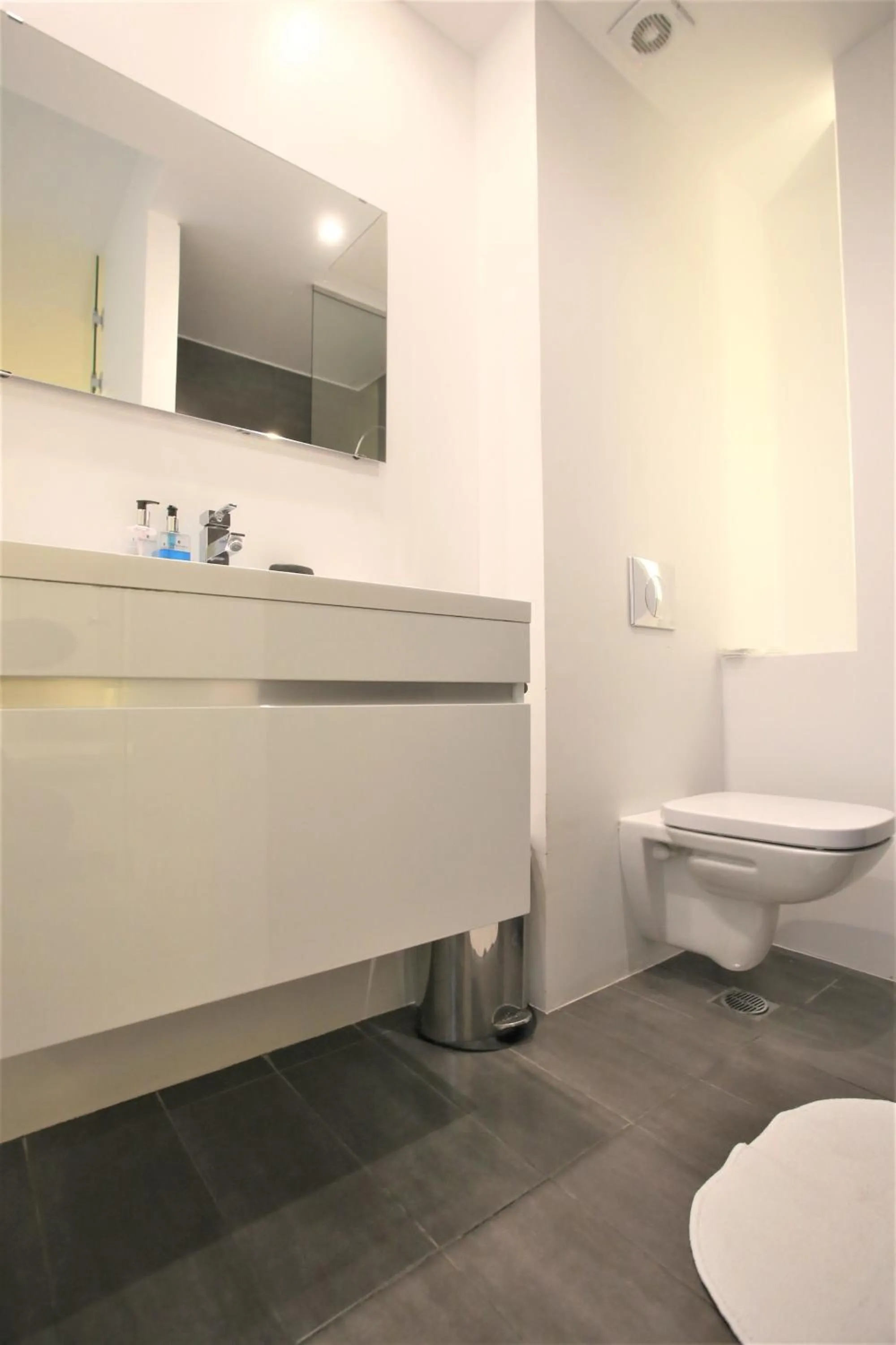 Bathroom in GK Athens by GK Properties