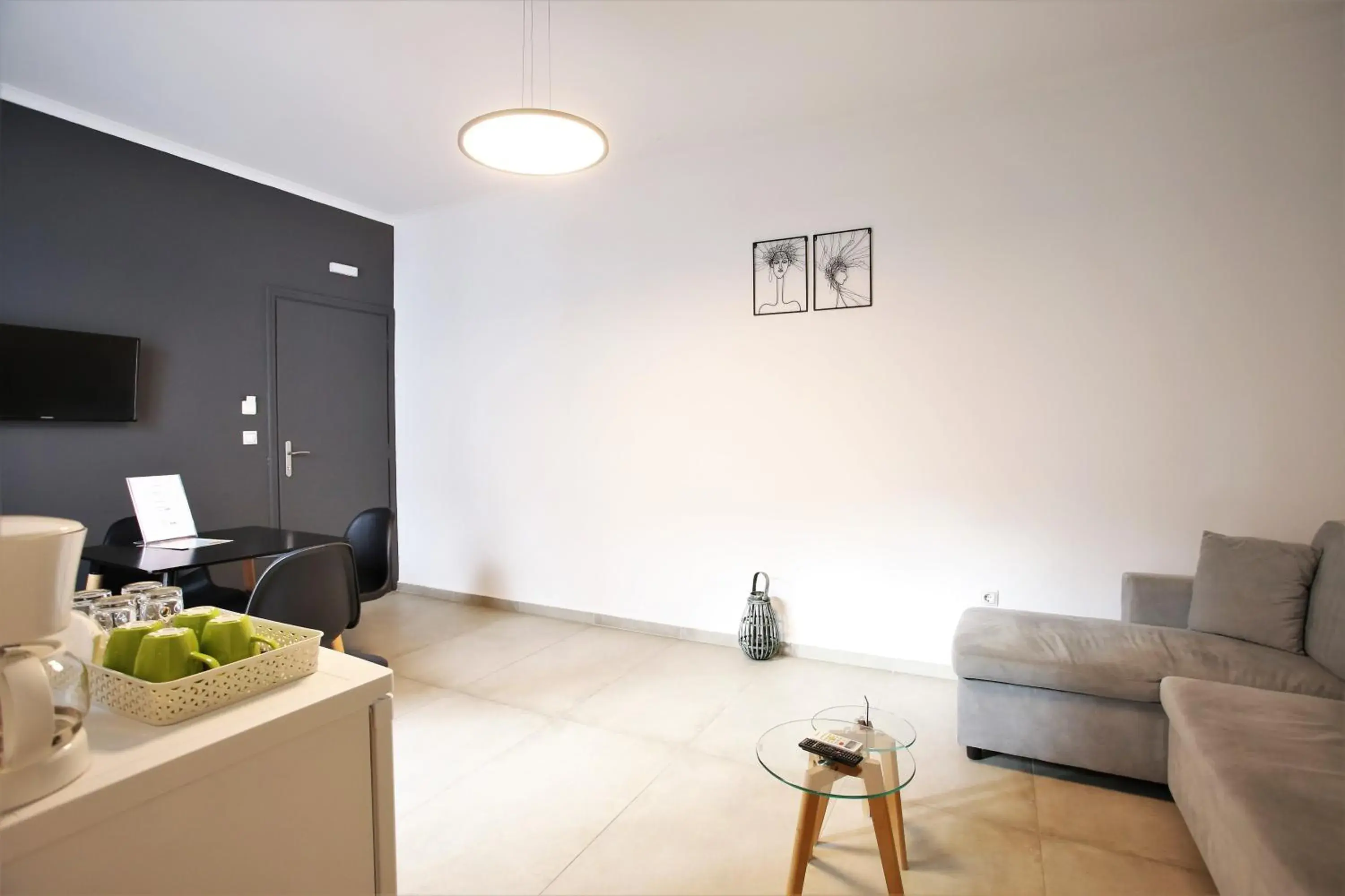 Living room in GK Athens by GK Properties Living room in GK Athens by GK Properties