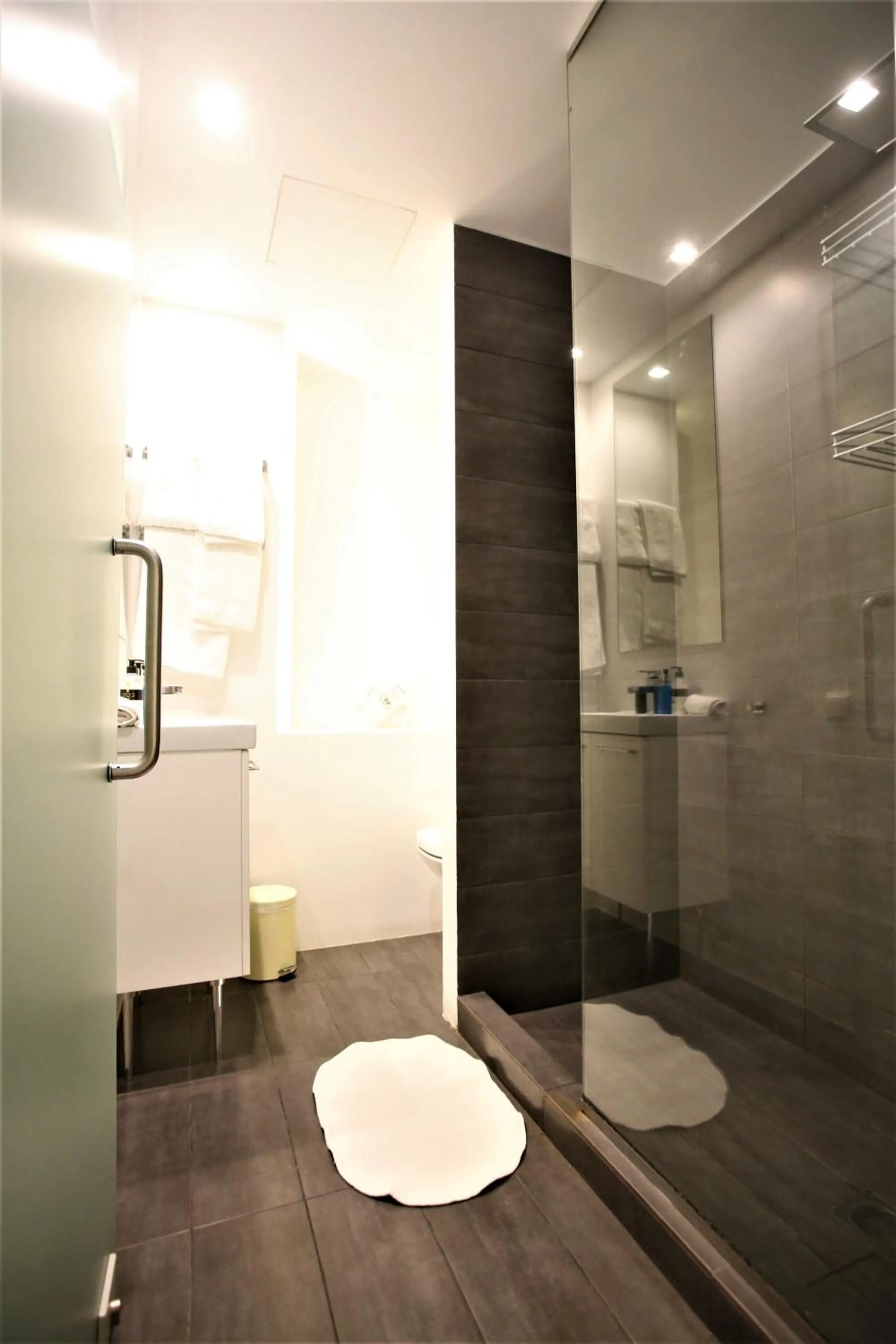Bathroom in GK Athens by GK Properties