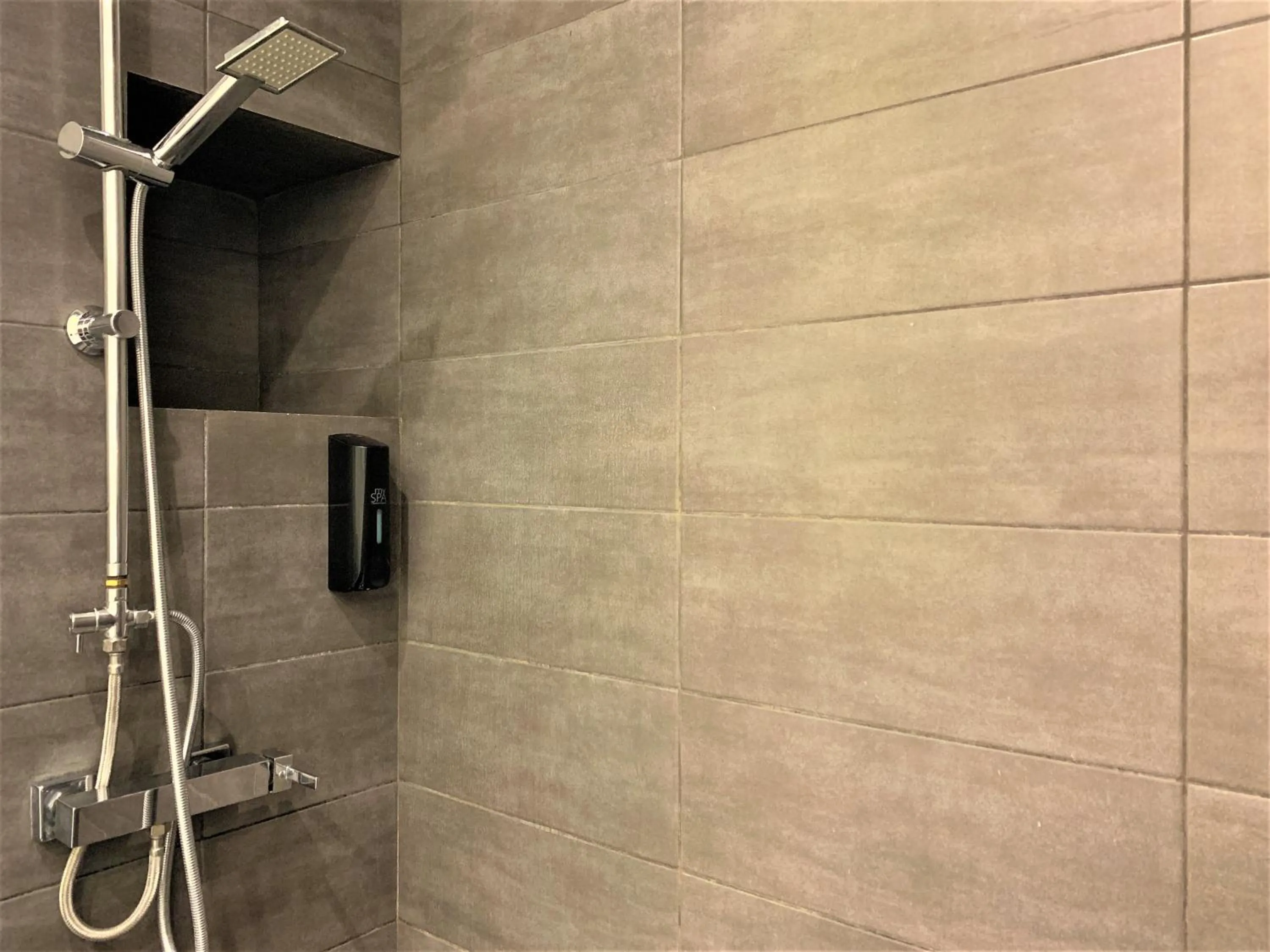 Shower in GK Athens by GK Properties