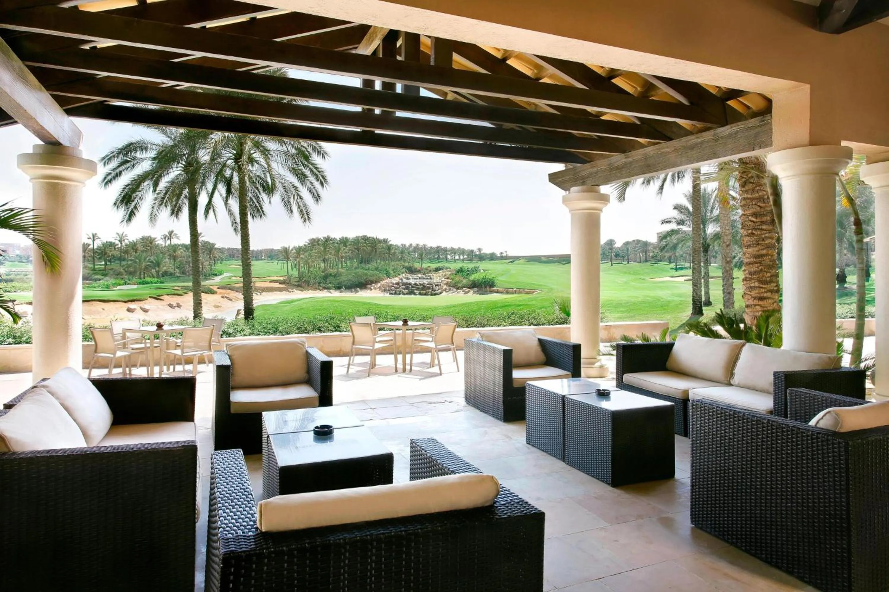 Lounge or bar in The Westin Cairo Golf Resort & Spa, Katameya Dunes