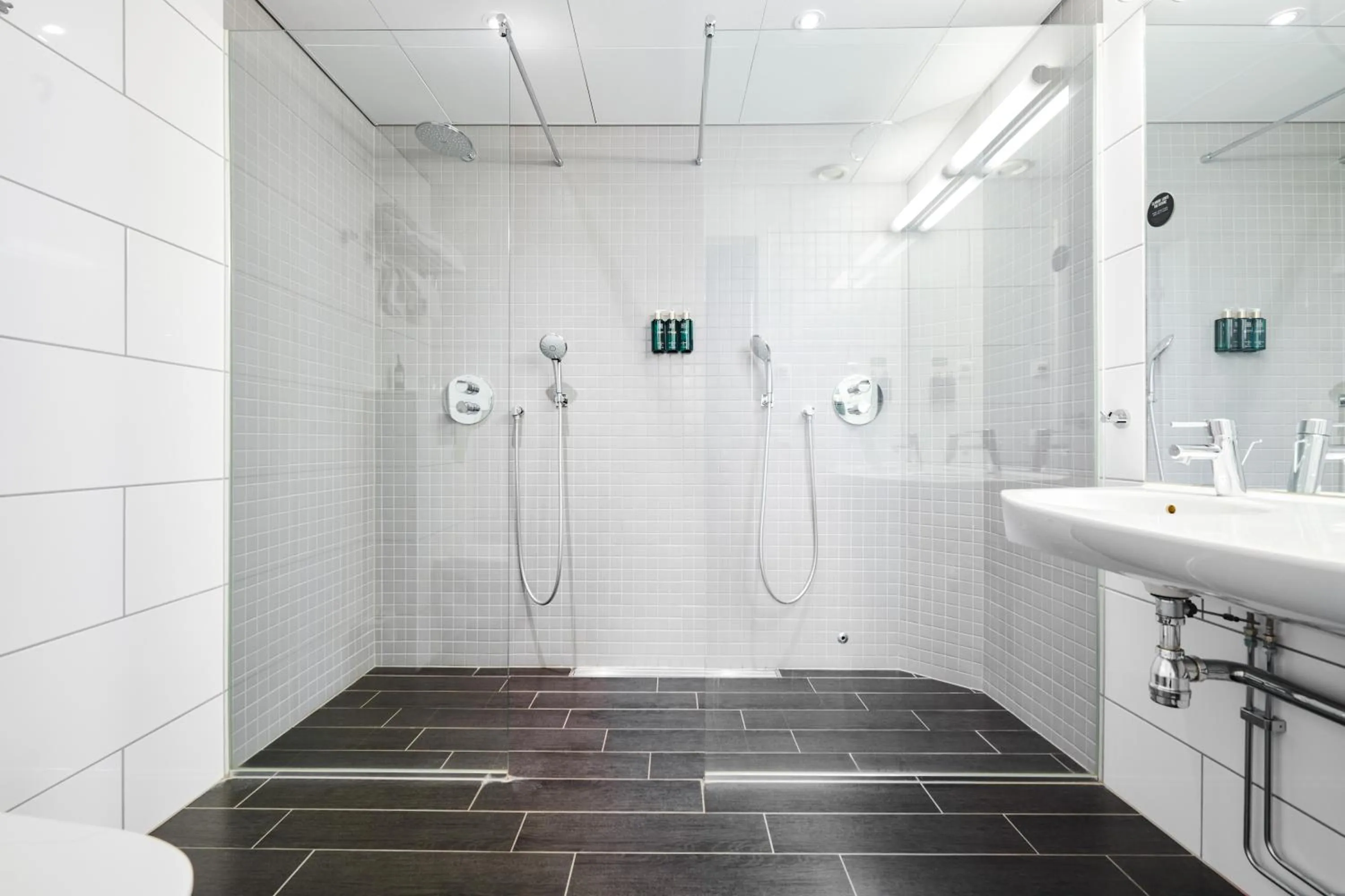 Bathroom in Home Hotel Plaza