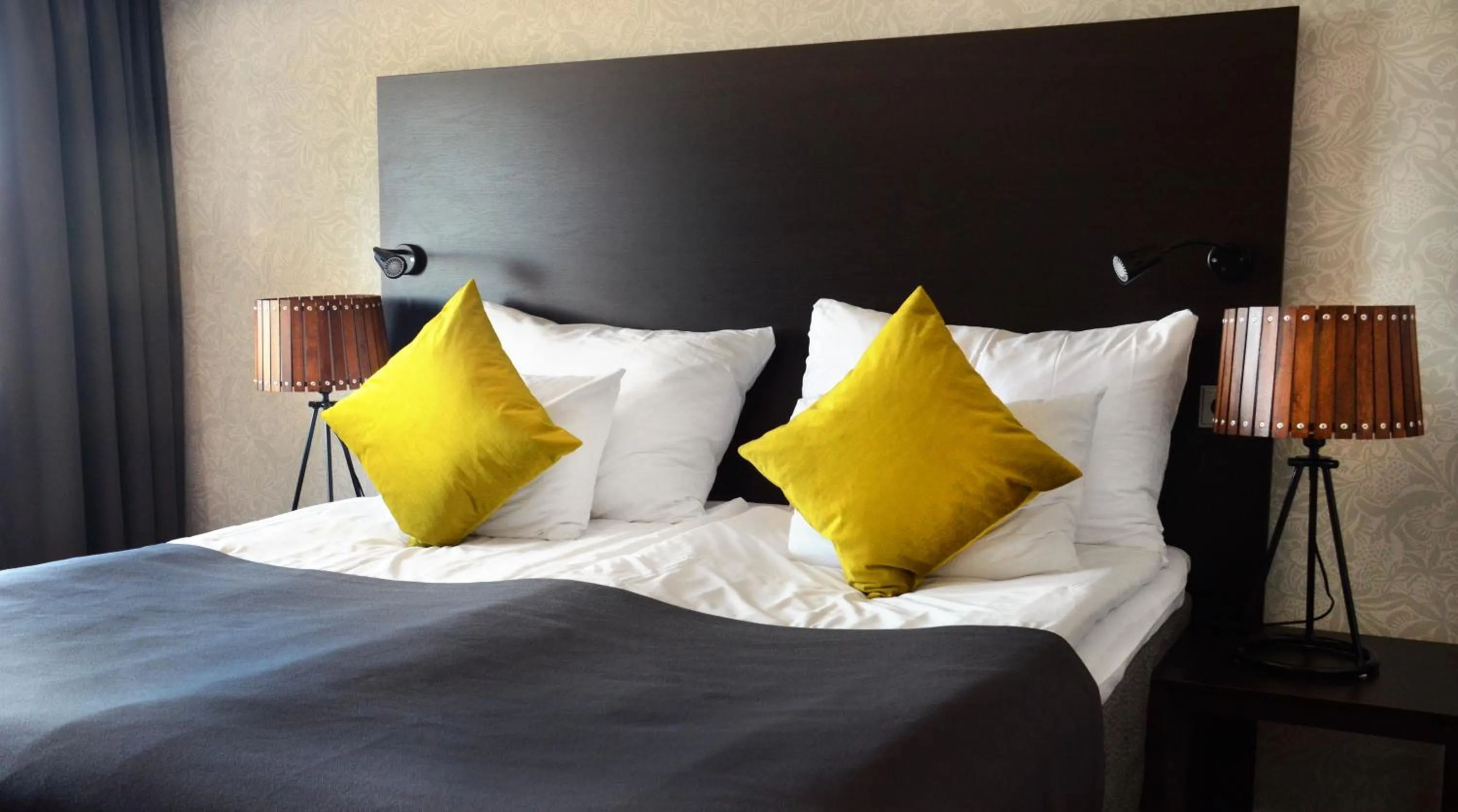 Bedroom, Bed in Home Hotel Plaza