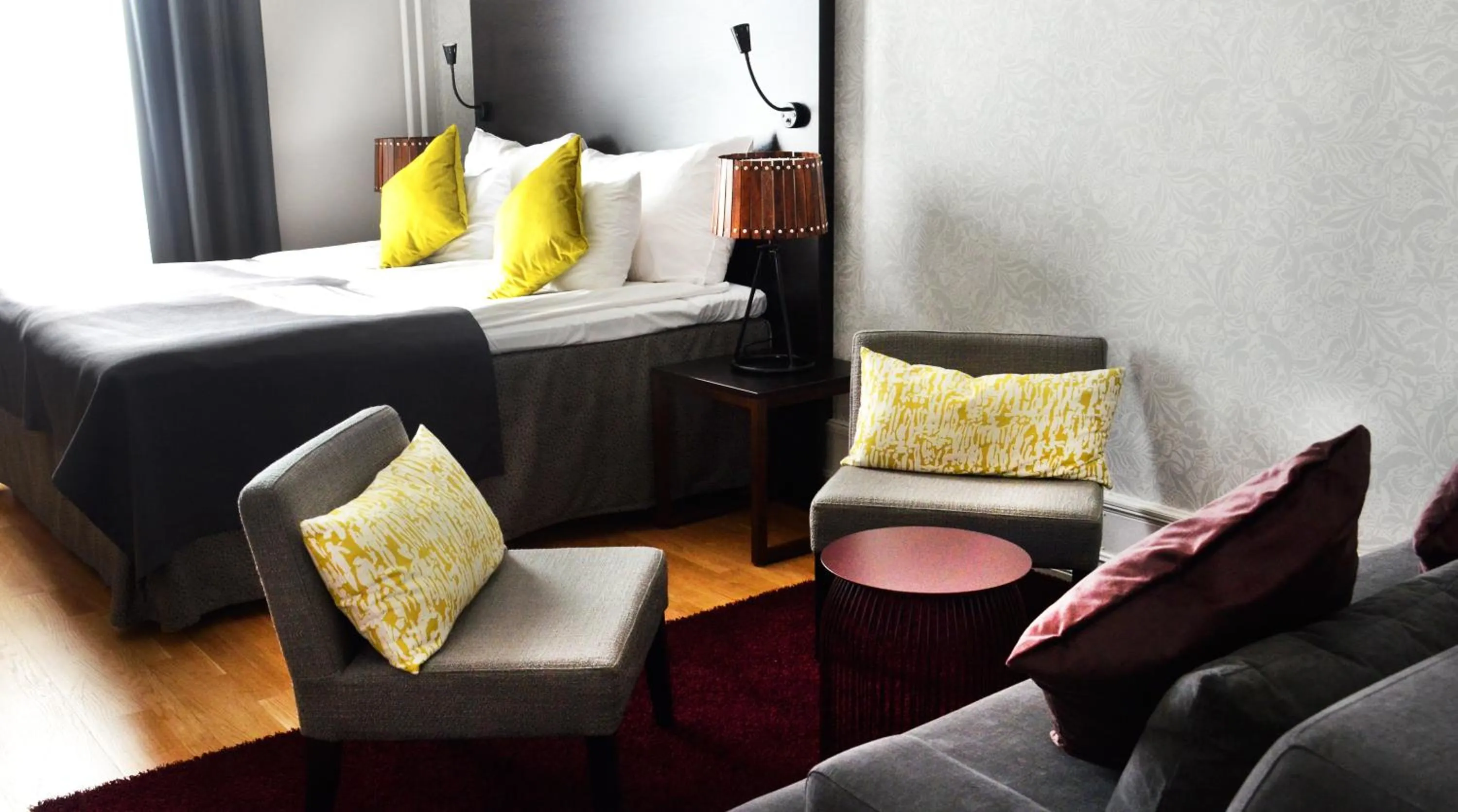 Bedroom, Bed in Home Hotel Plaza