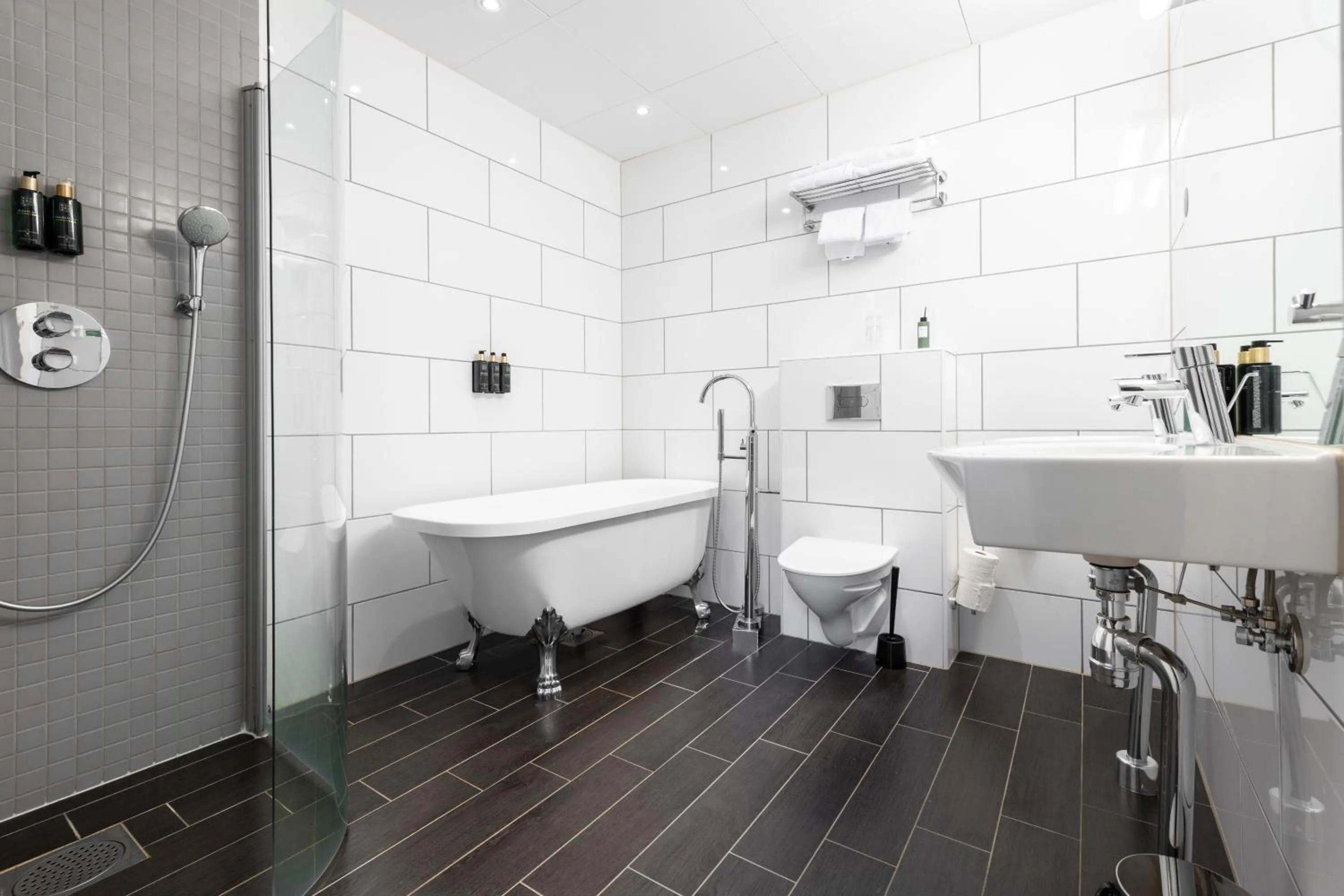 Property building in Home Hotel Plaza