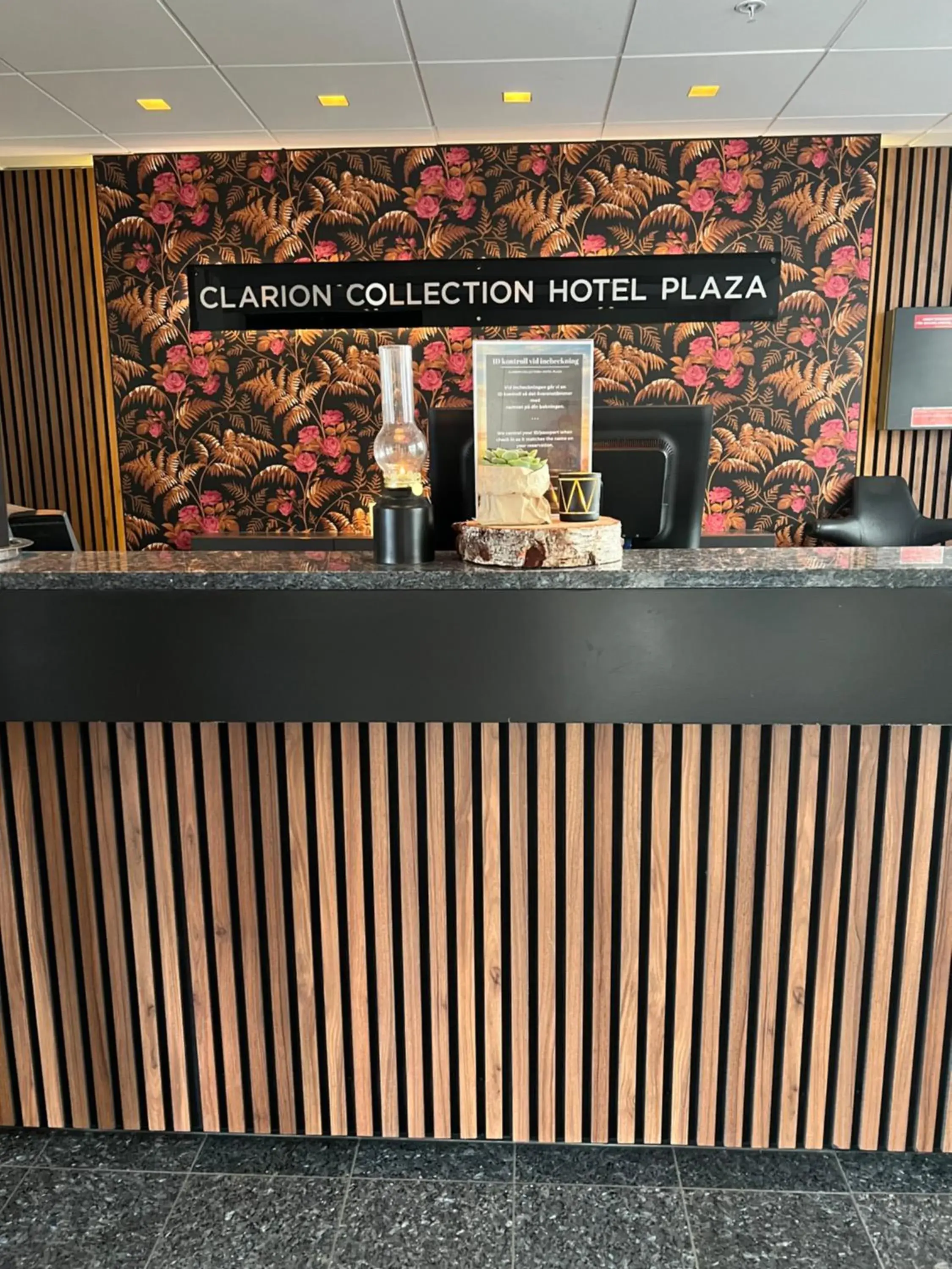 Lobby or reception in Home Hotel Plaza Lobby or reception in Home Hotel Plaza