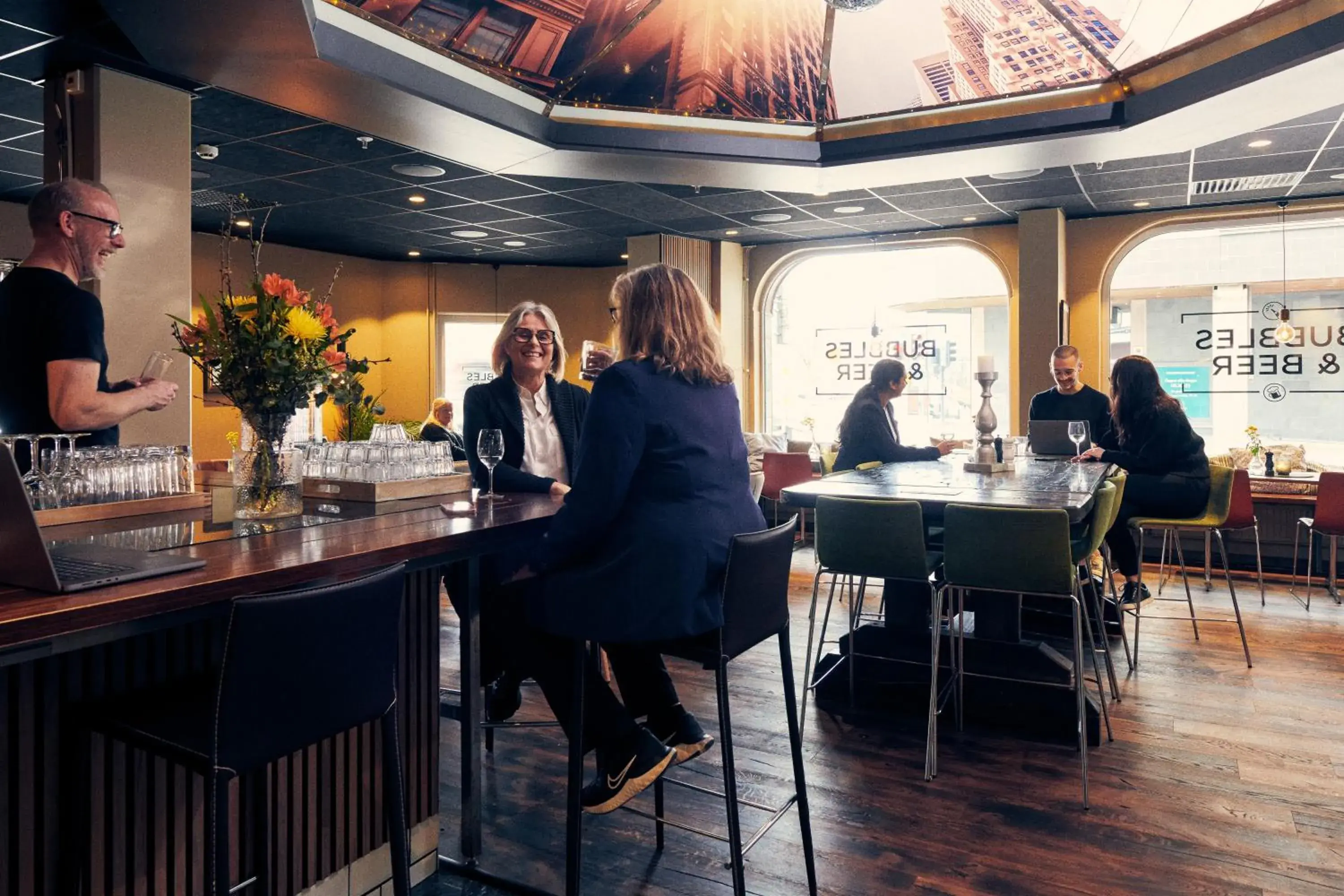 Restaurant/places to eat in Home Hotel Plaza Restaurant/places to eat in Home Hotel Plaza