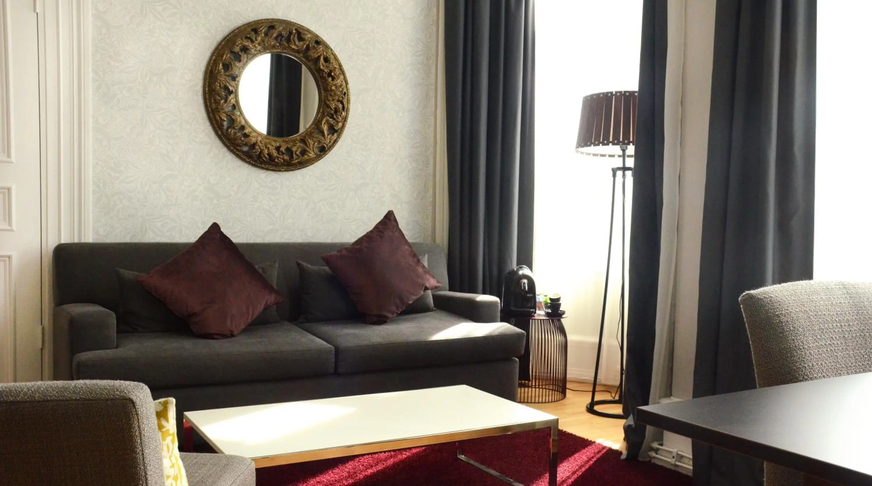 Living room in Home Hotel Plaza