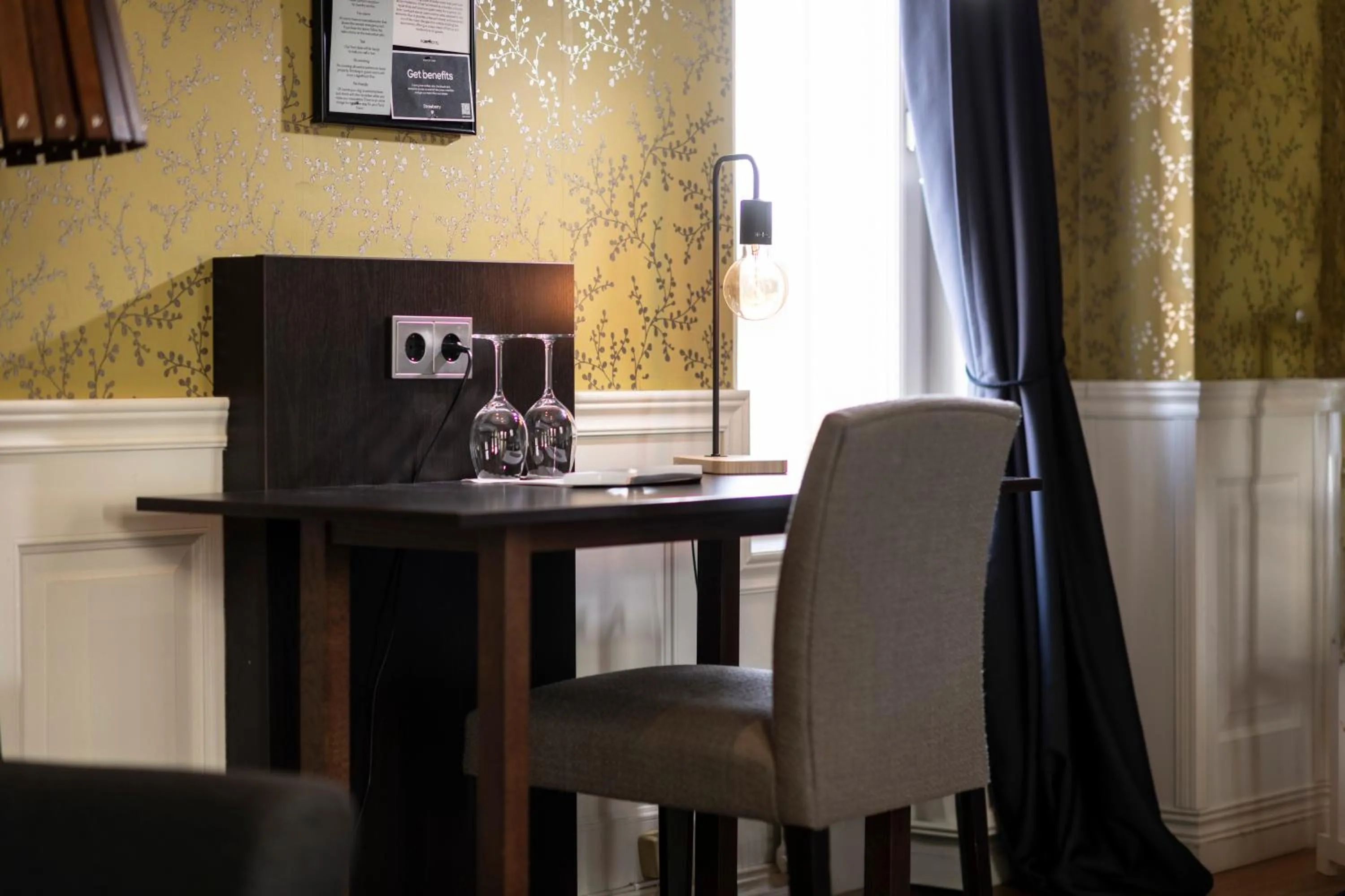 Property building in Home Hotel Plaza