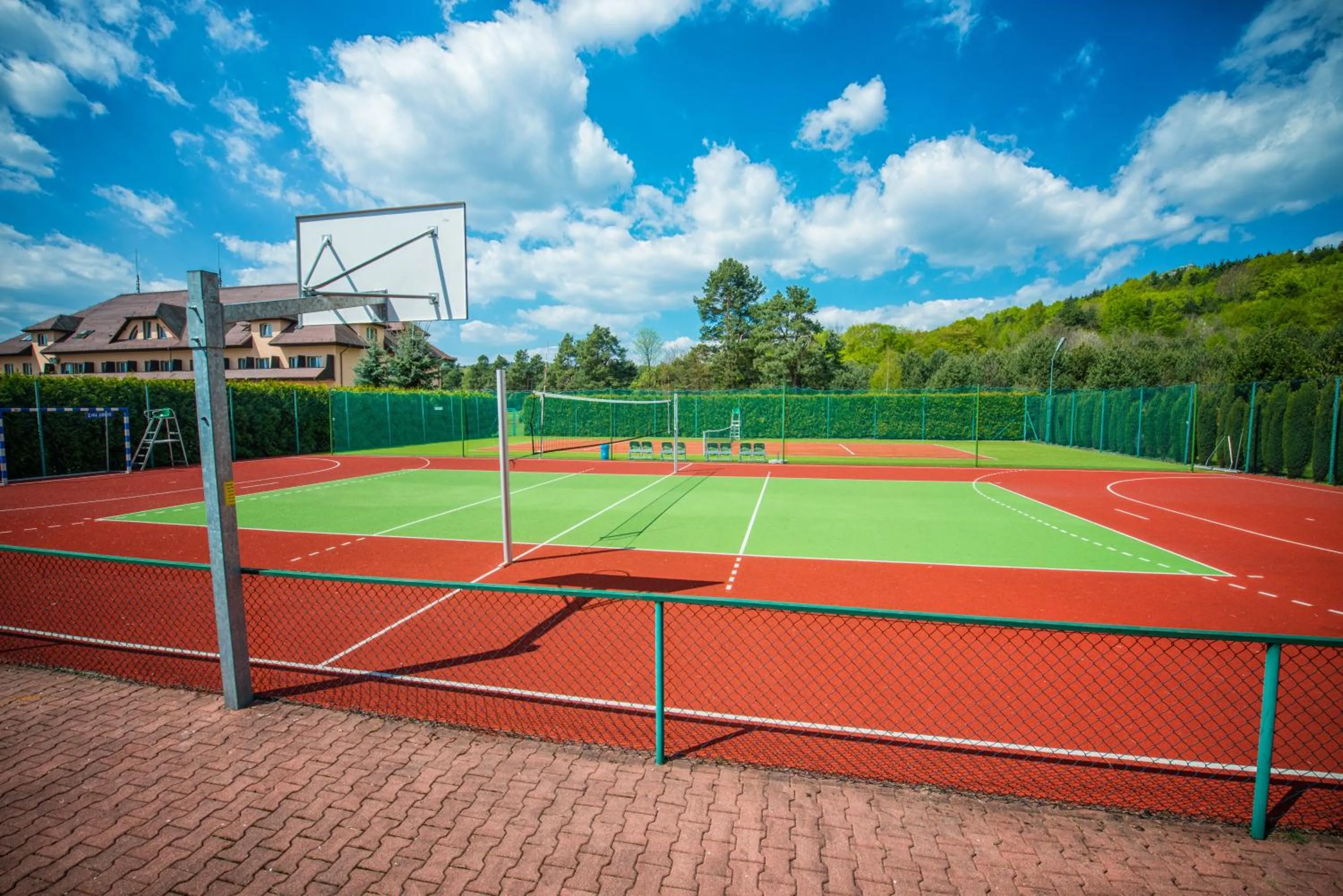 Tennis court in Hotel Ostaniec