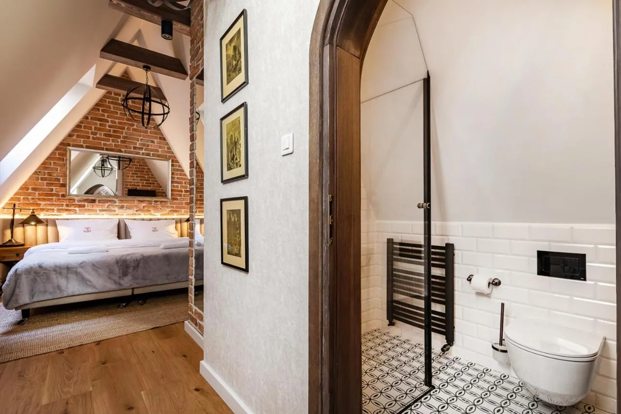 Toilet, Bed in Gotyk House