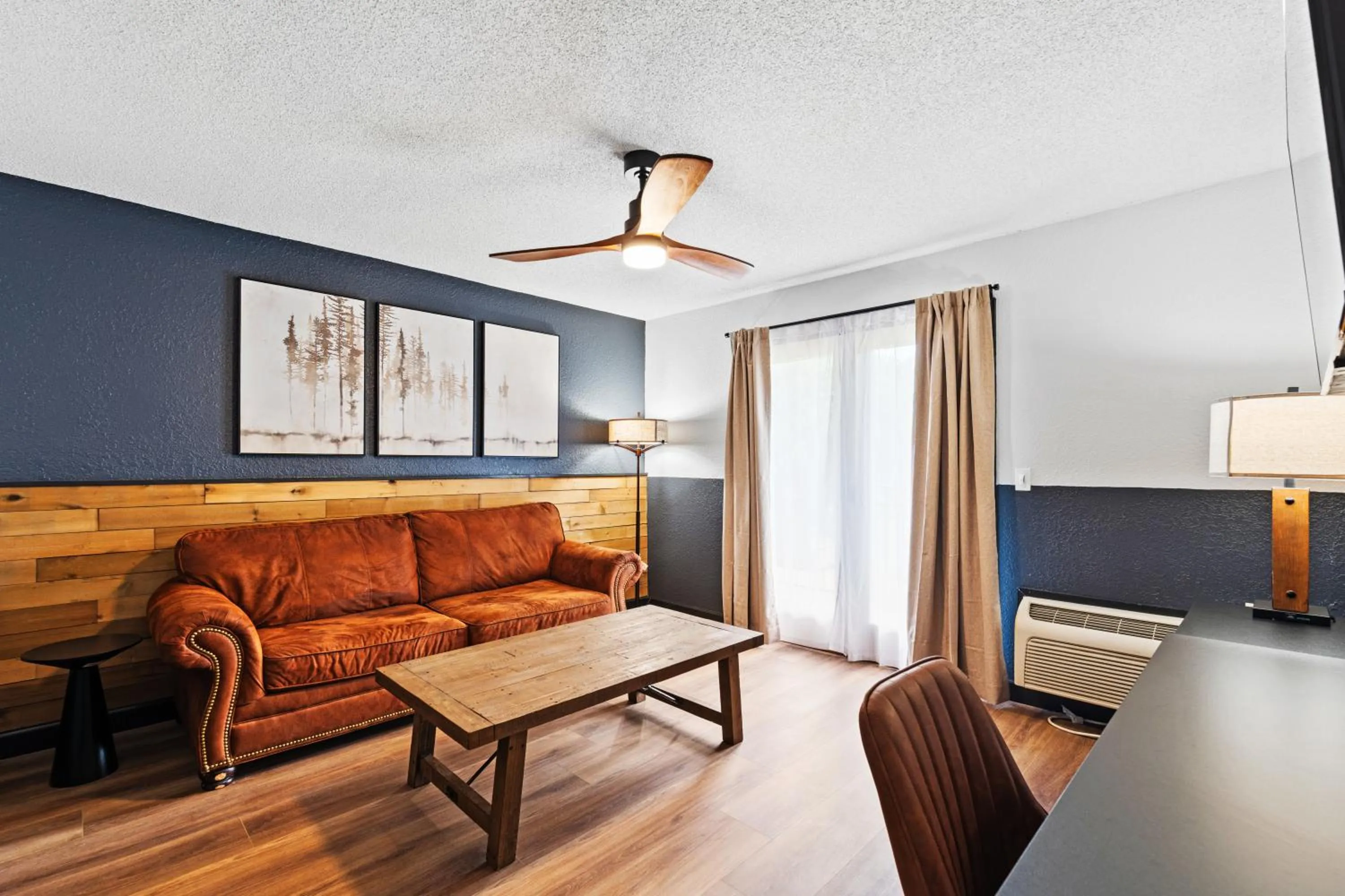 Bed in Tremont Lodge & Resort