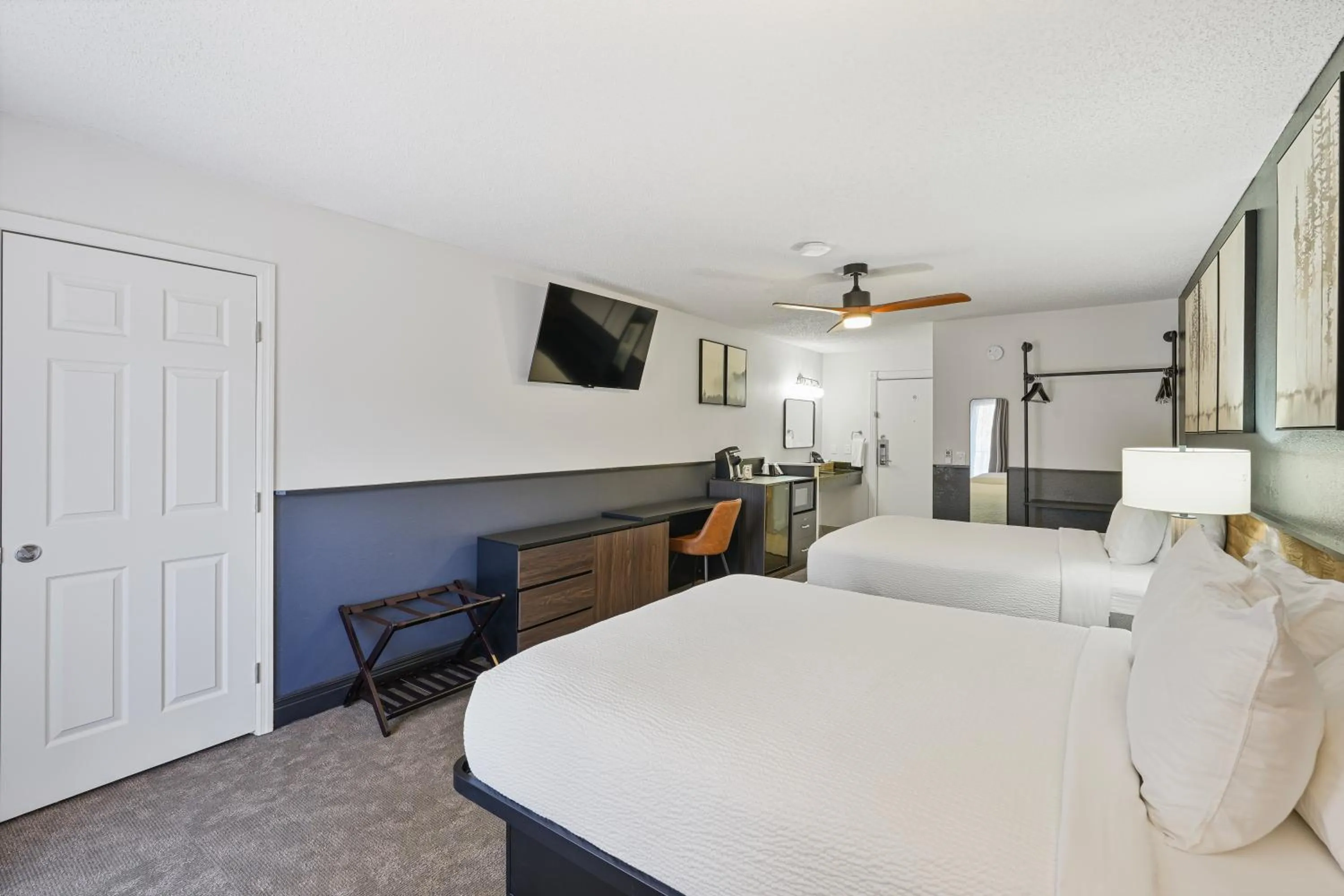 Bed in Tremont Lodge & Resort