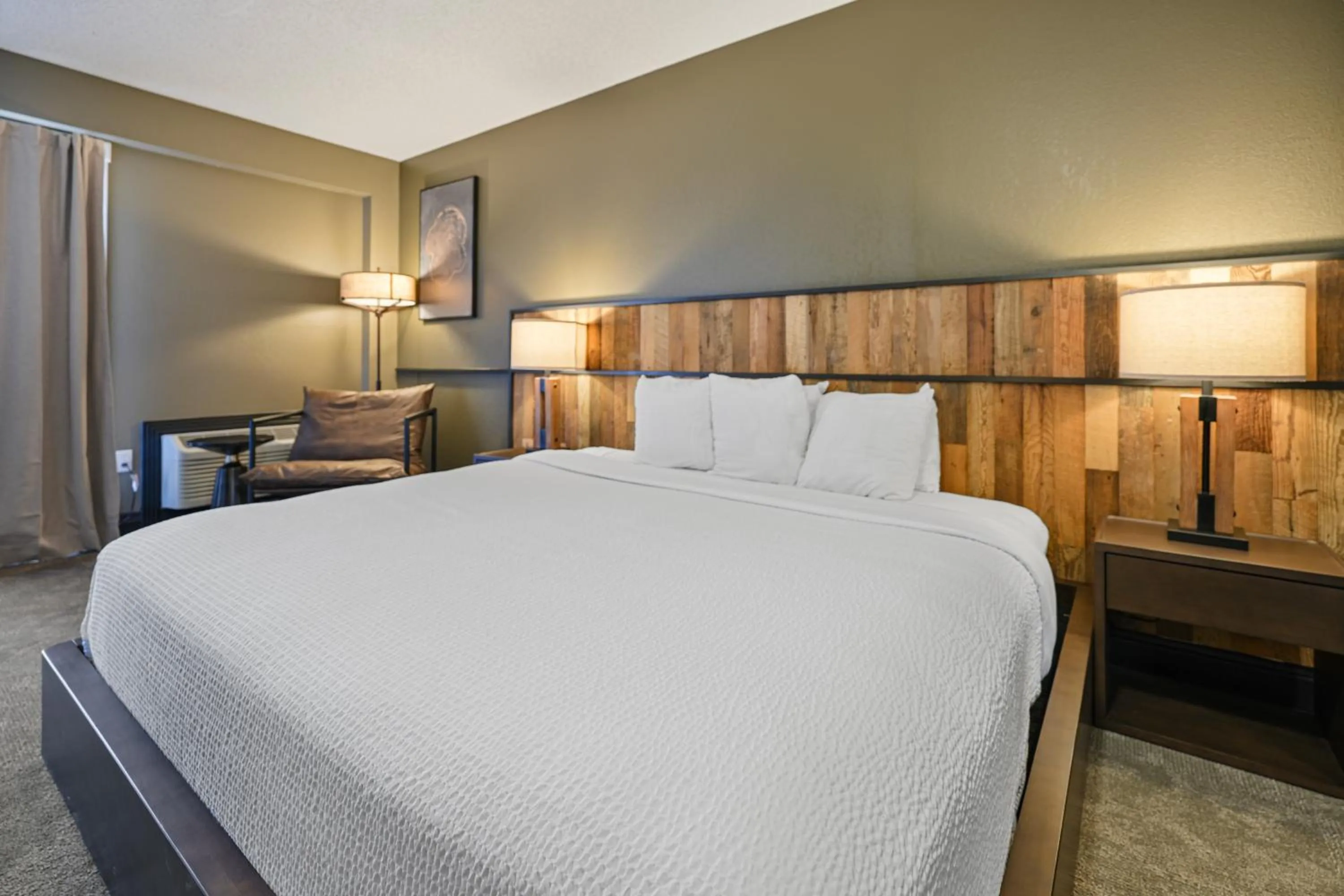 Bed in Tremont Lodge & Resort