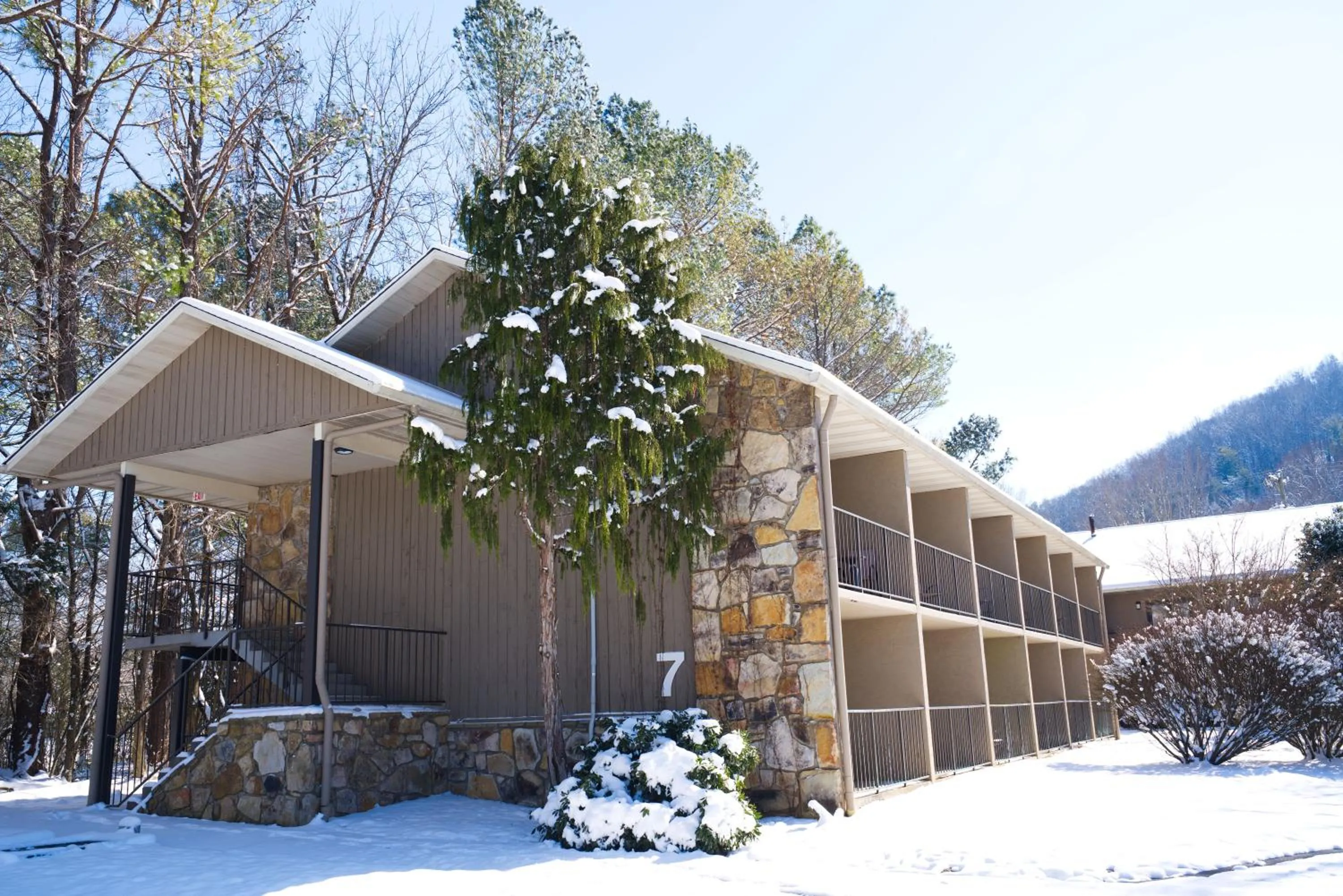 Property building in Tremont Lodge & Resort