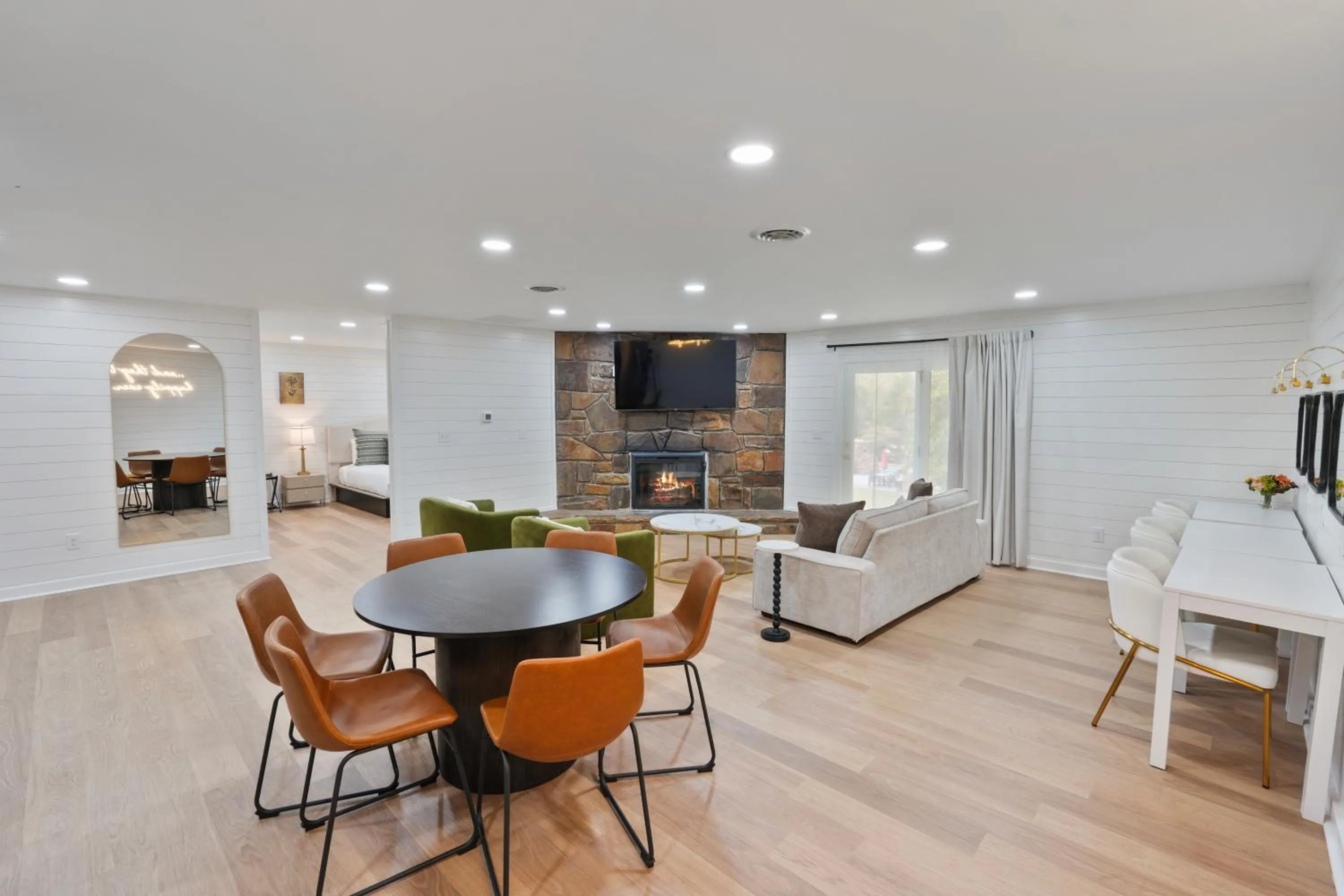 TV and multimedia in Tremont Lodge & Resort