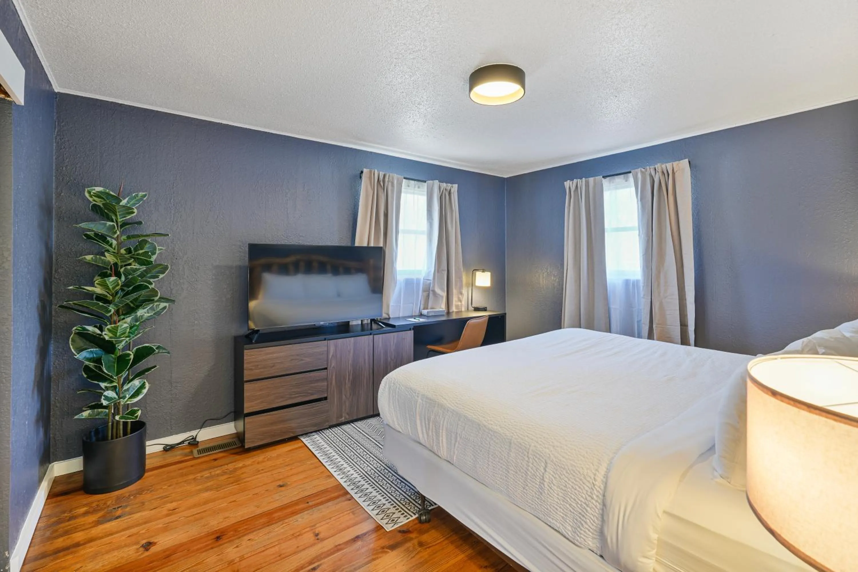 Bed in Tremont Lodge & Resort