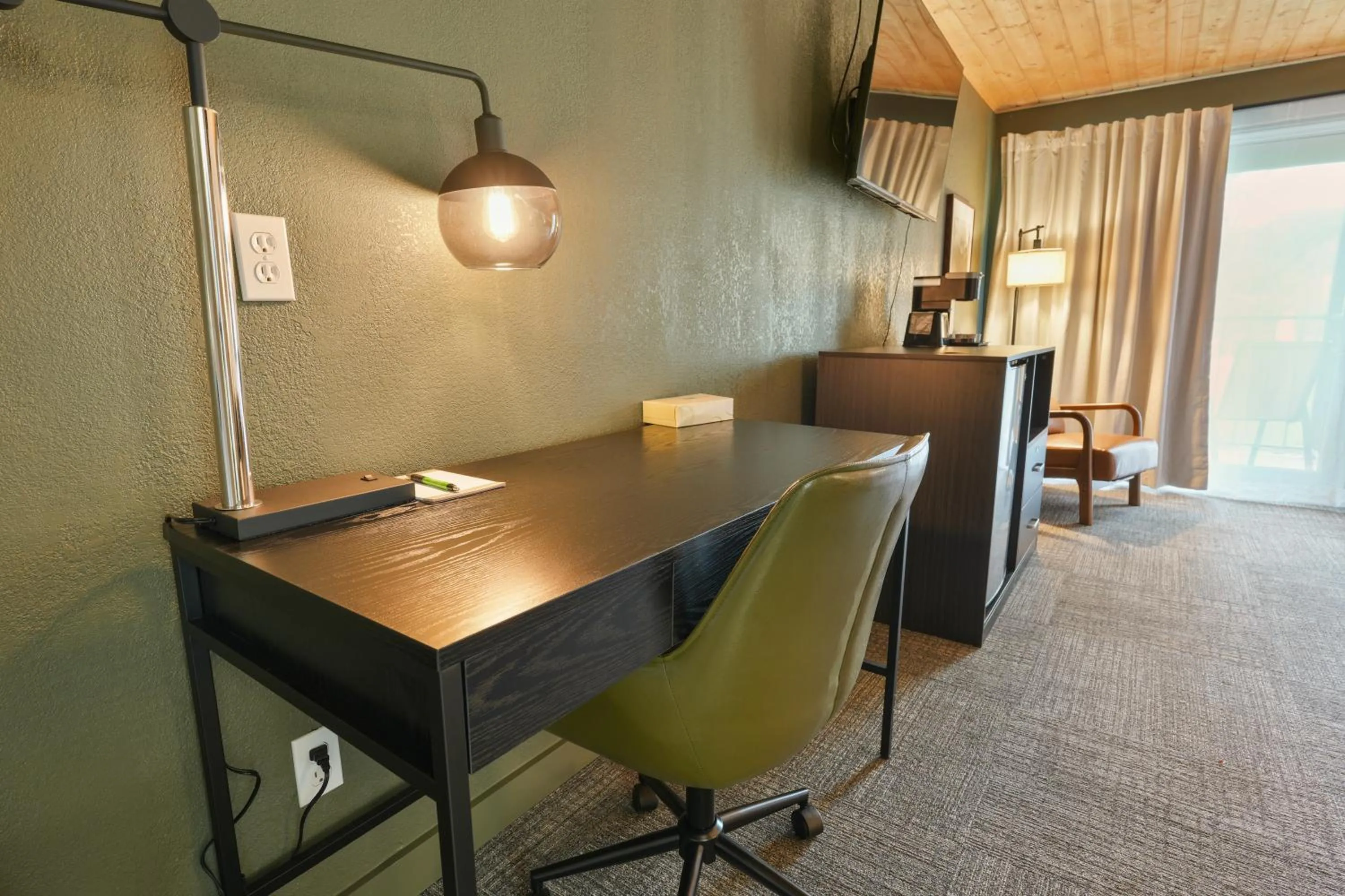 Seating area in Tremont Lodge & Resort