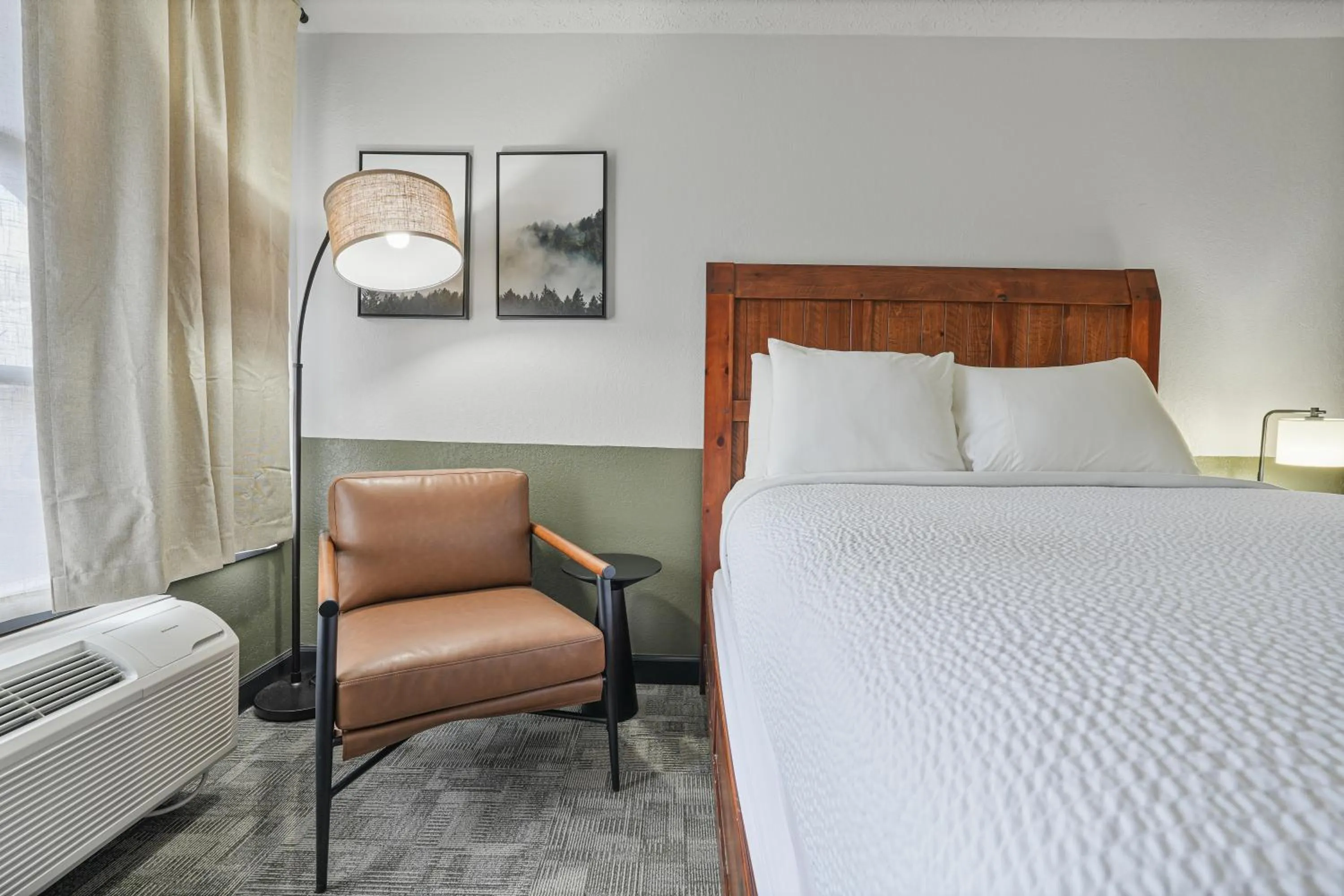 Bedroom, Bed in Tremont Lodge & Resort