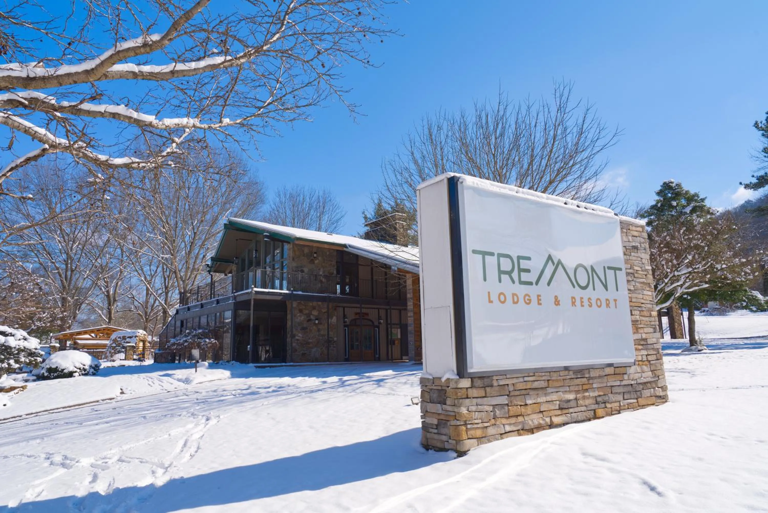 Property logo or sign in Tremont Lodge & Resort