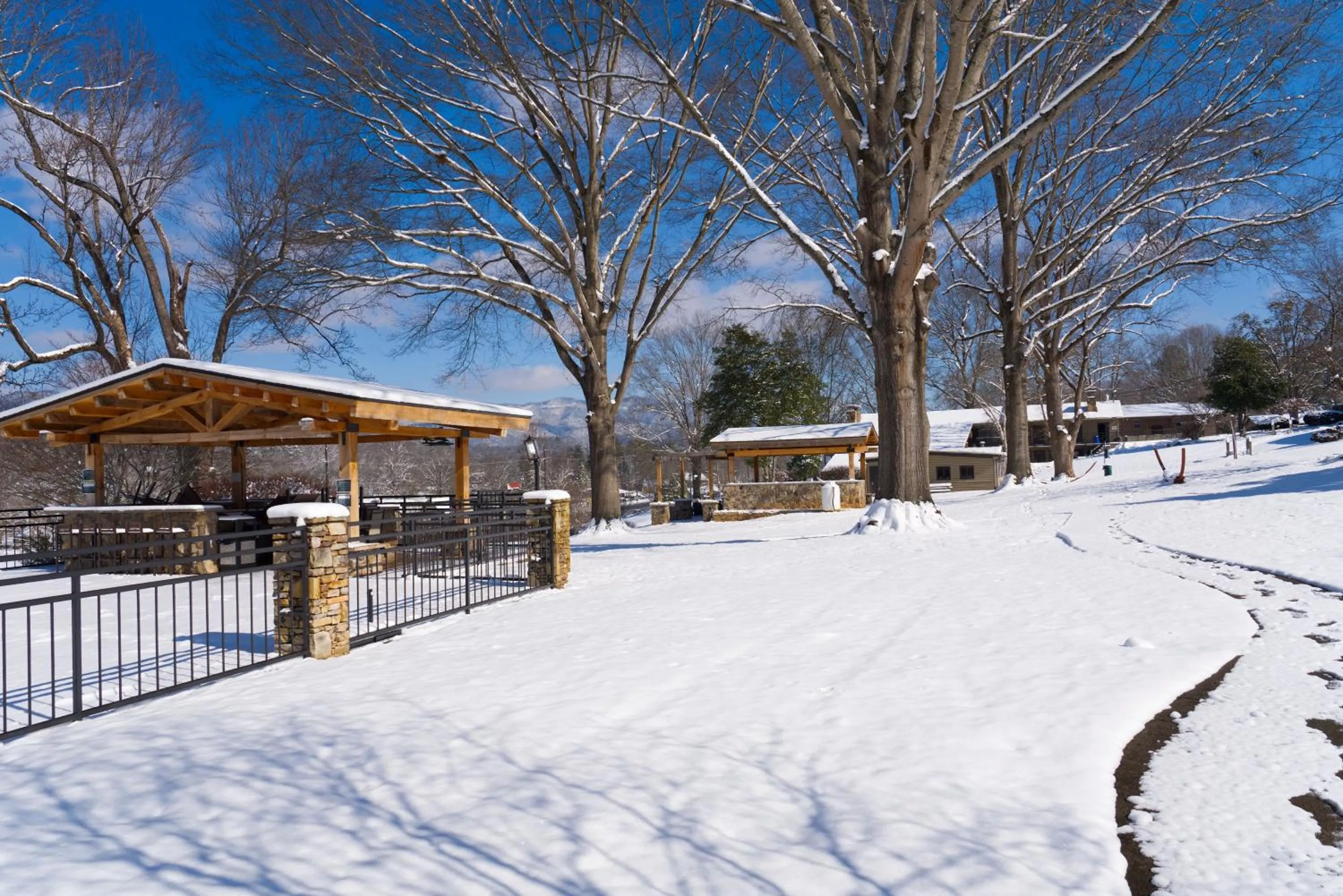 Property building in Tremont Lodge & Resort