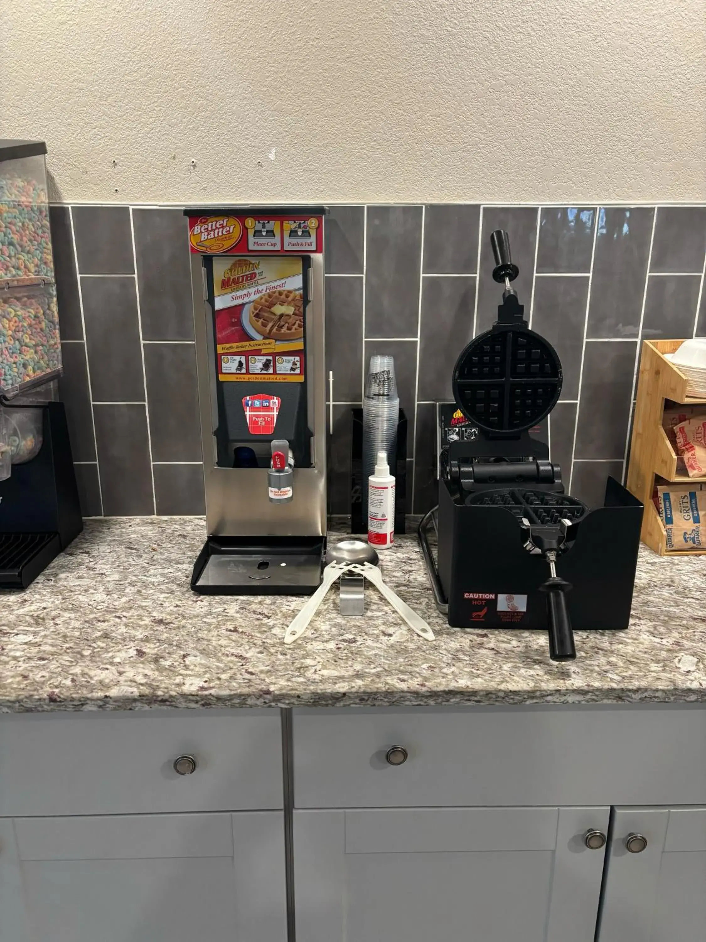 Breakfast in Tremont Lodge & Resort Breakfast in Tremont Lodge & Resort