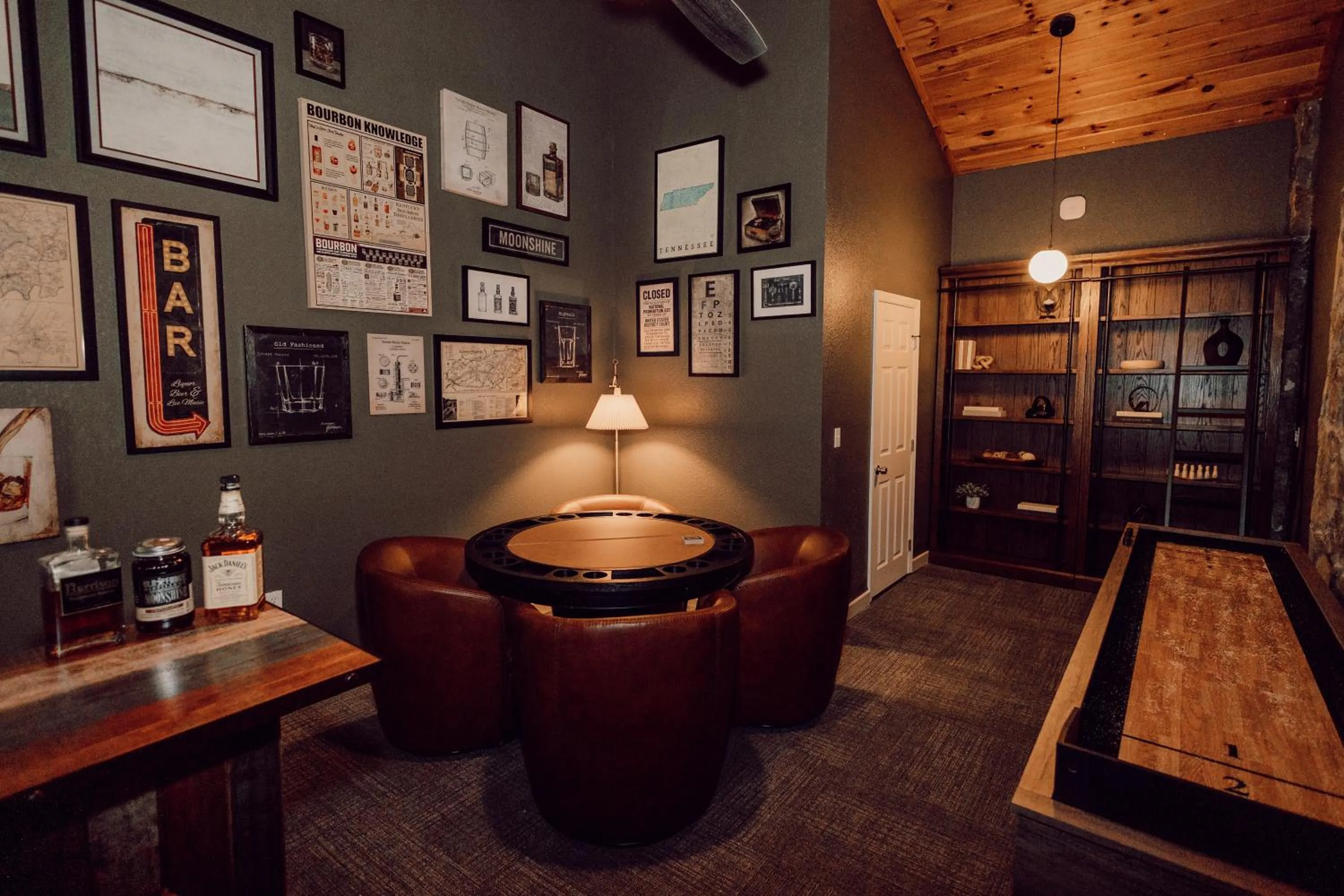 Lounge or bar in Tremont Lodge & Resort