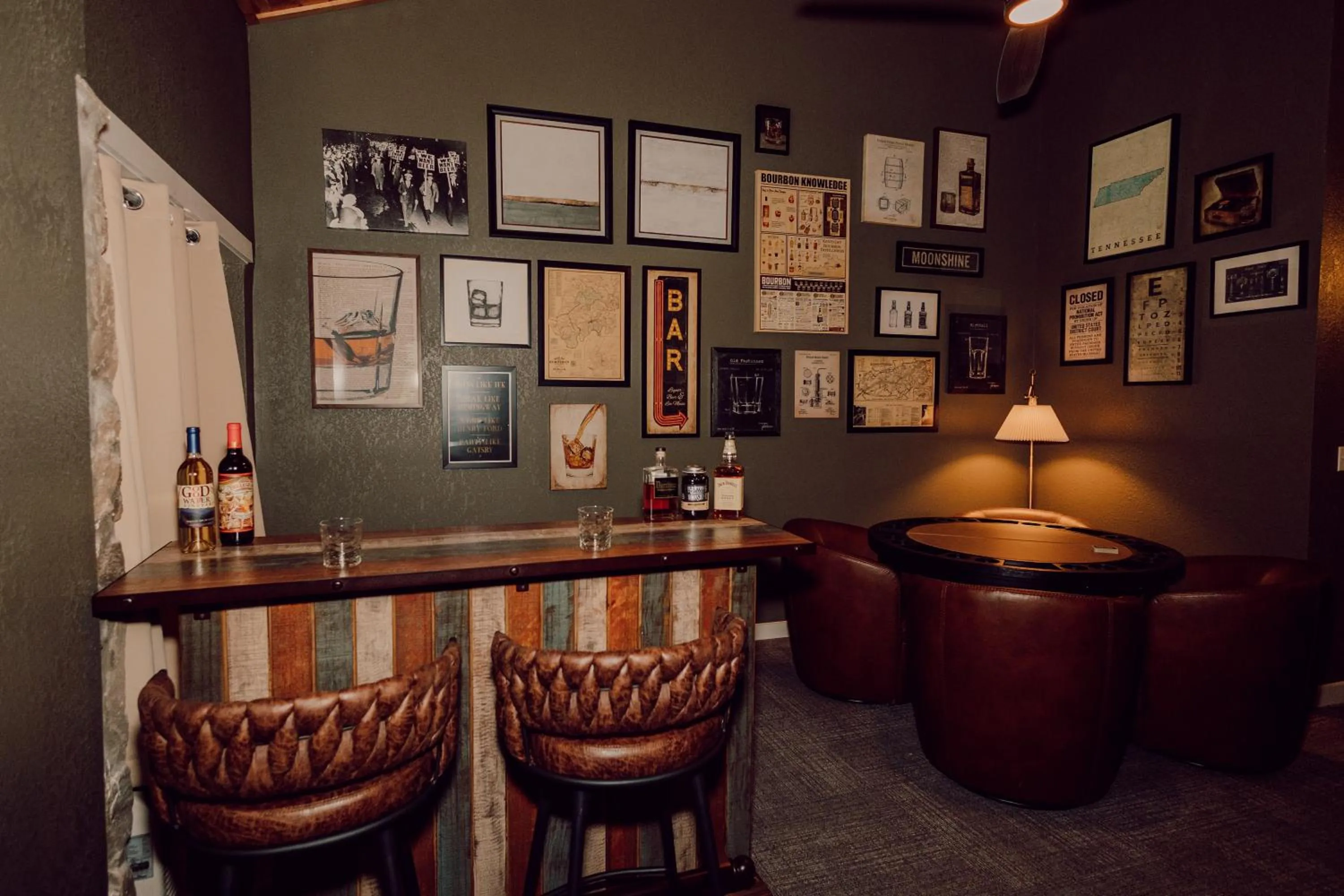 Lounge or bar in Tremont Lodge & Resort