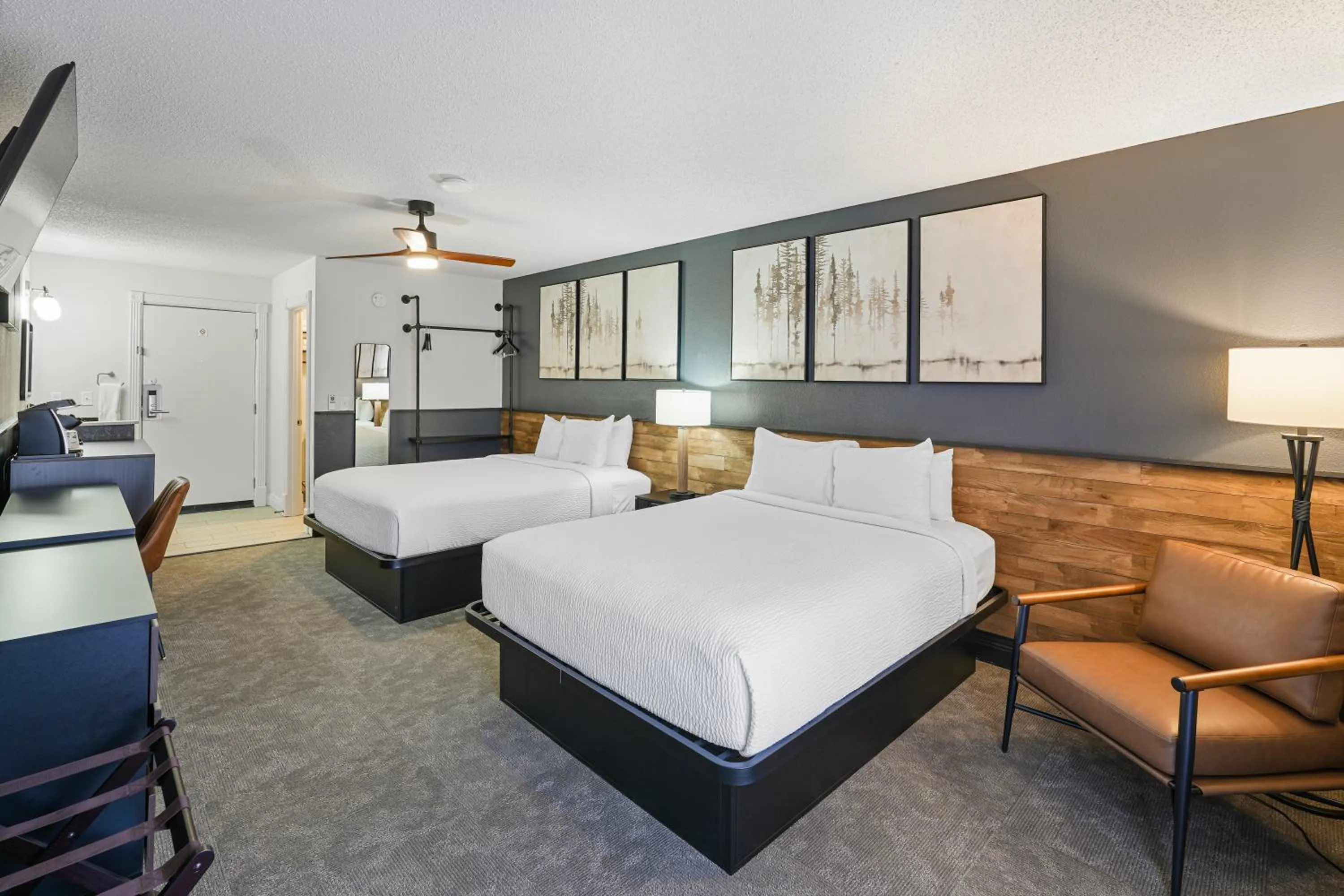 Bed in Tremont Lodge & Resort