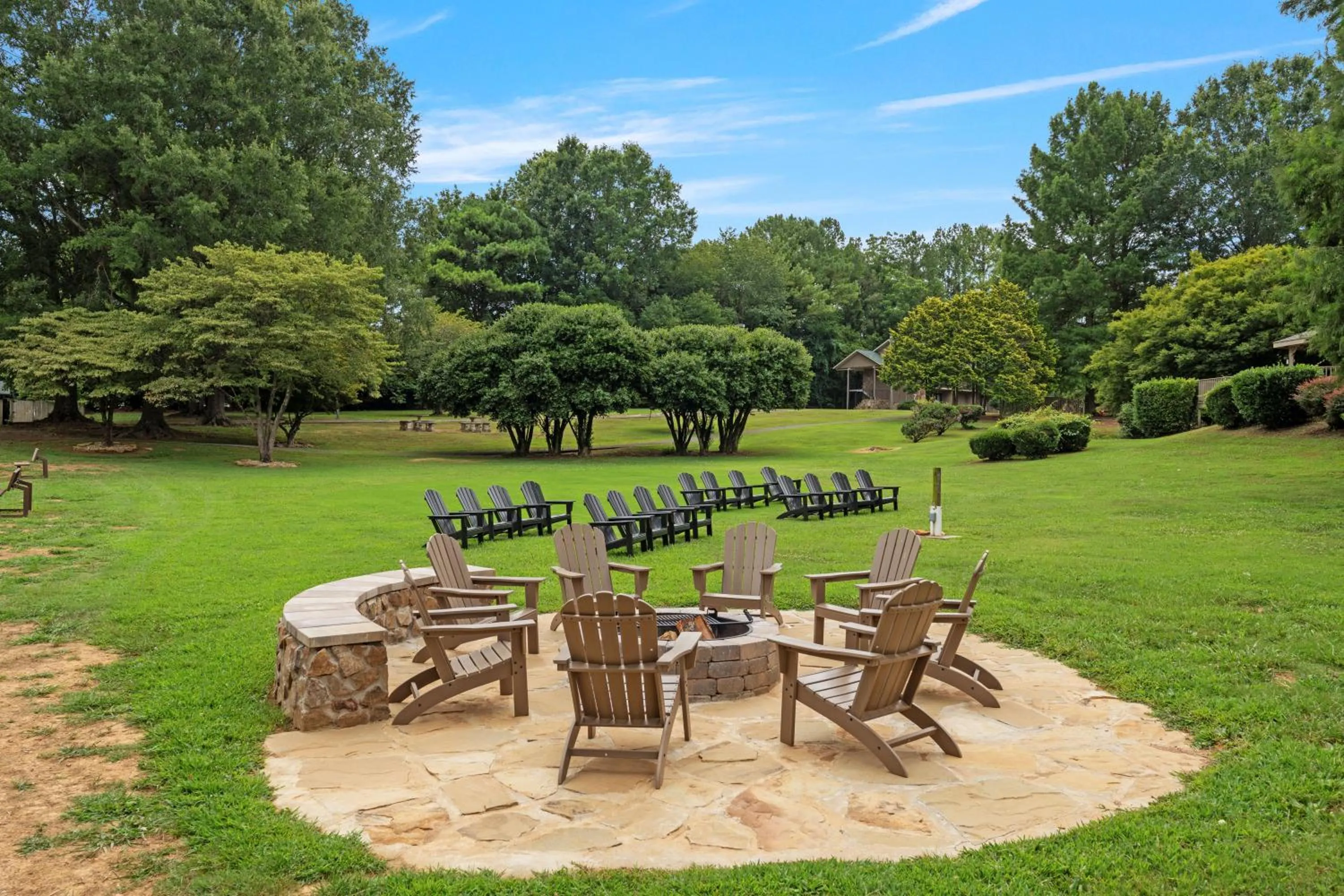 Evening entertainment in Tremont Lodge & Resort