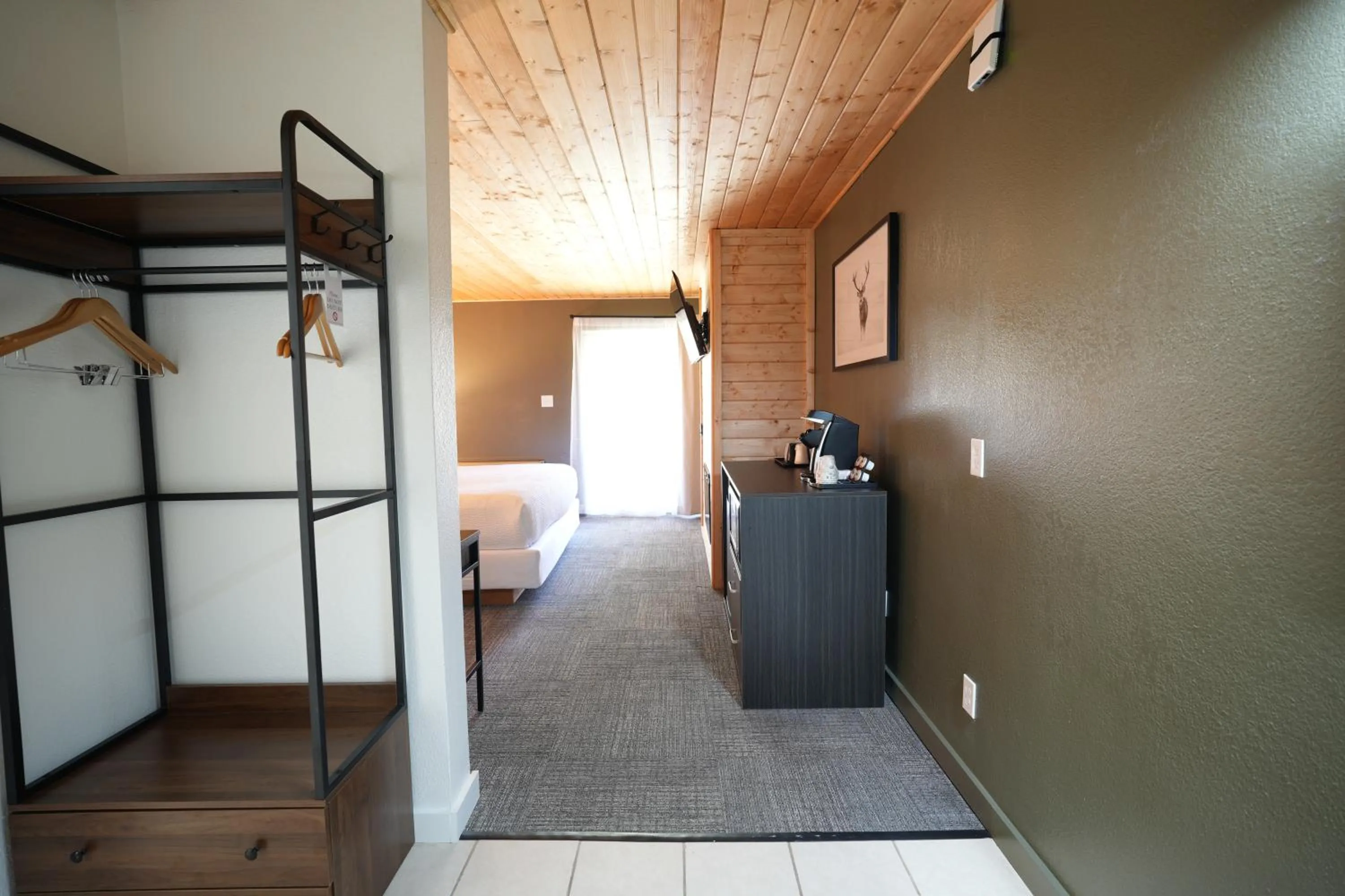 Bed in Tremont Lodge & Resort