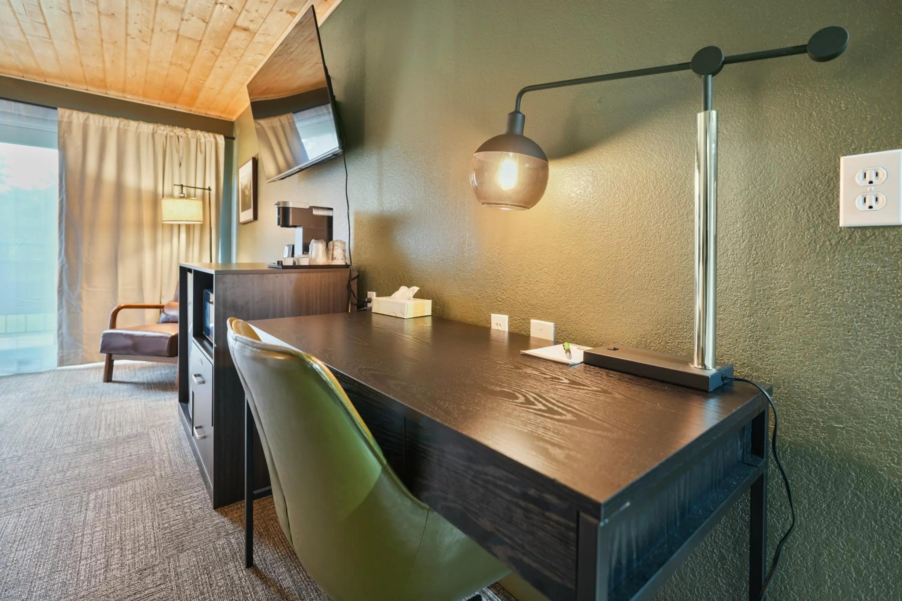 TV and multimedia in Tremont Lodge & Resort