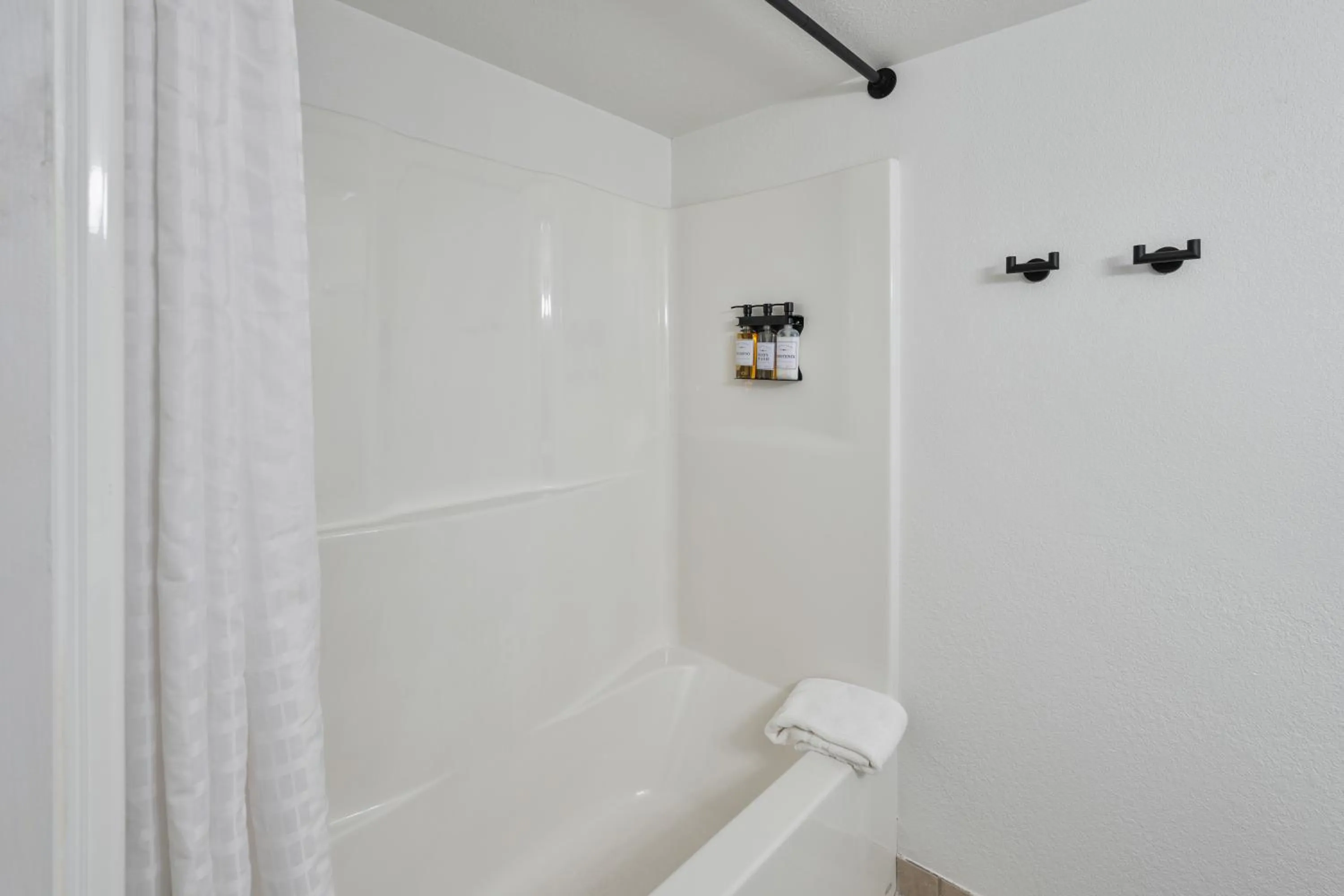 Shower in Tremont Lodge & Resort