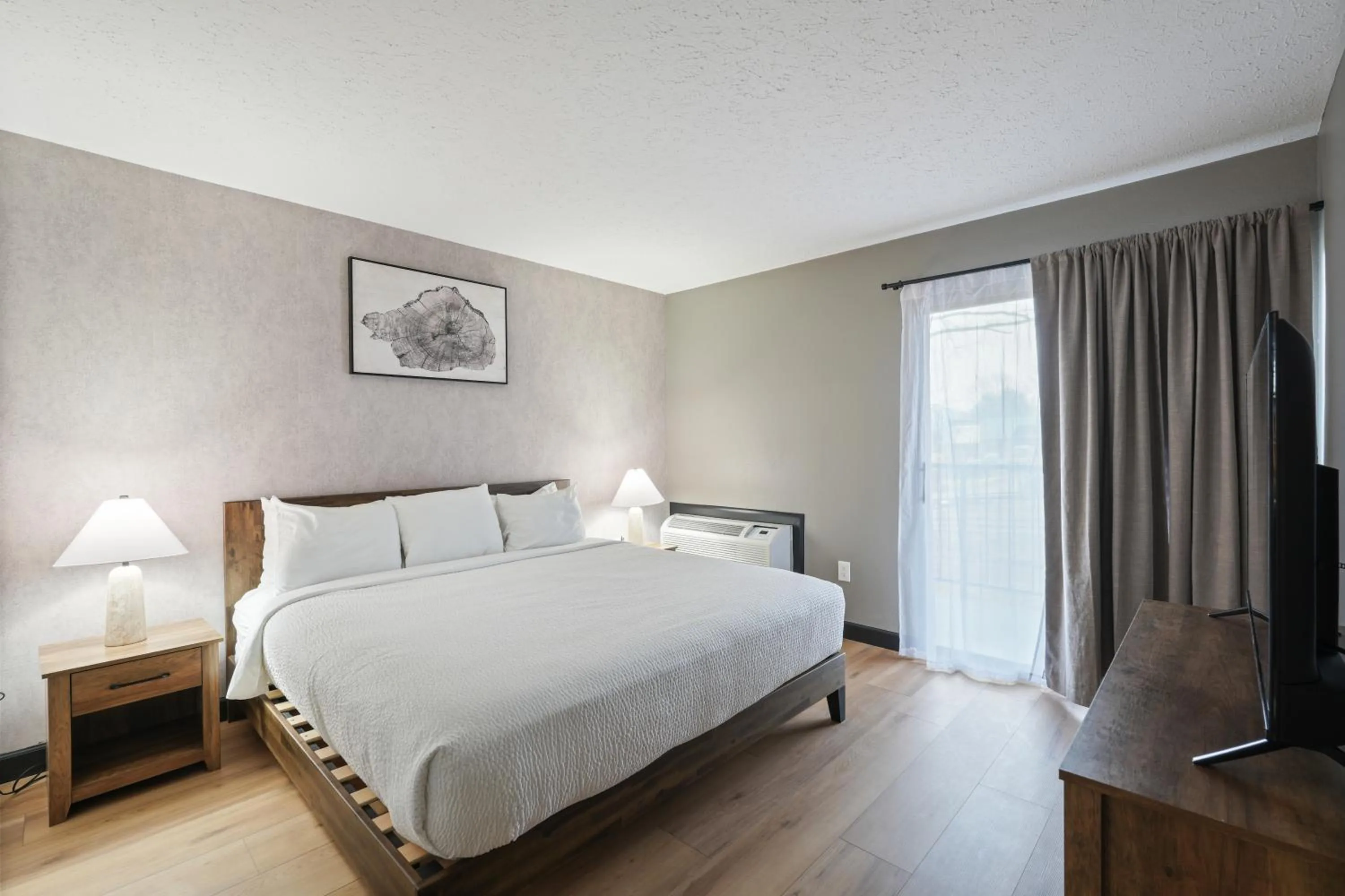 Bed in Tremont Lodge & Resort